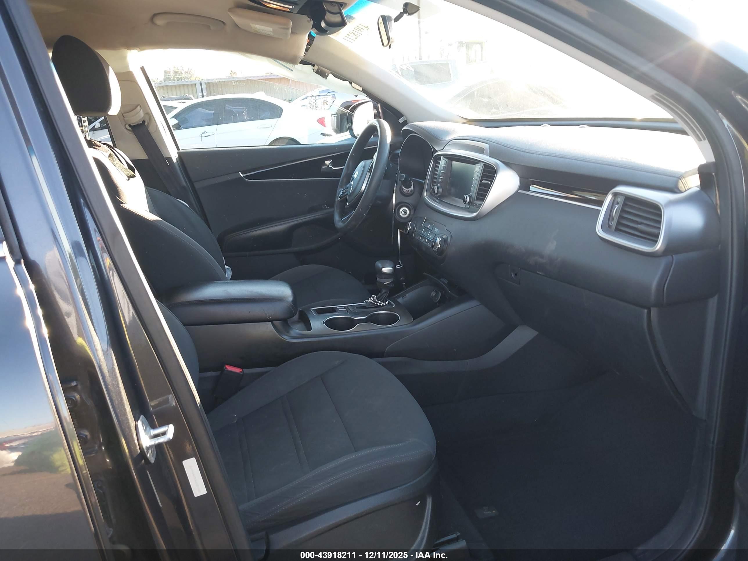 KIA SORENTO image 5