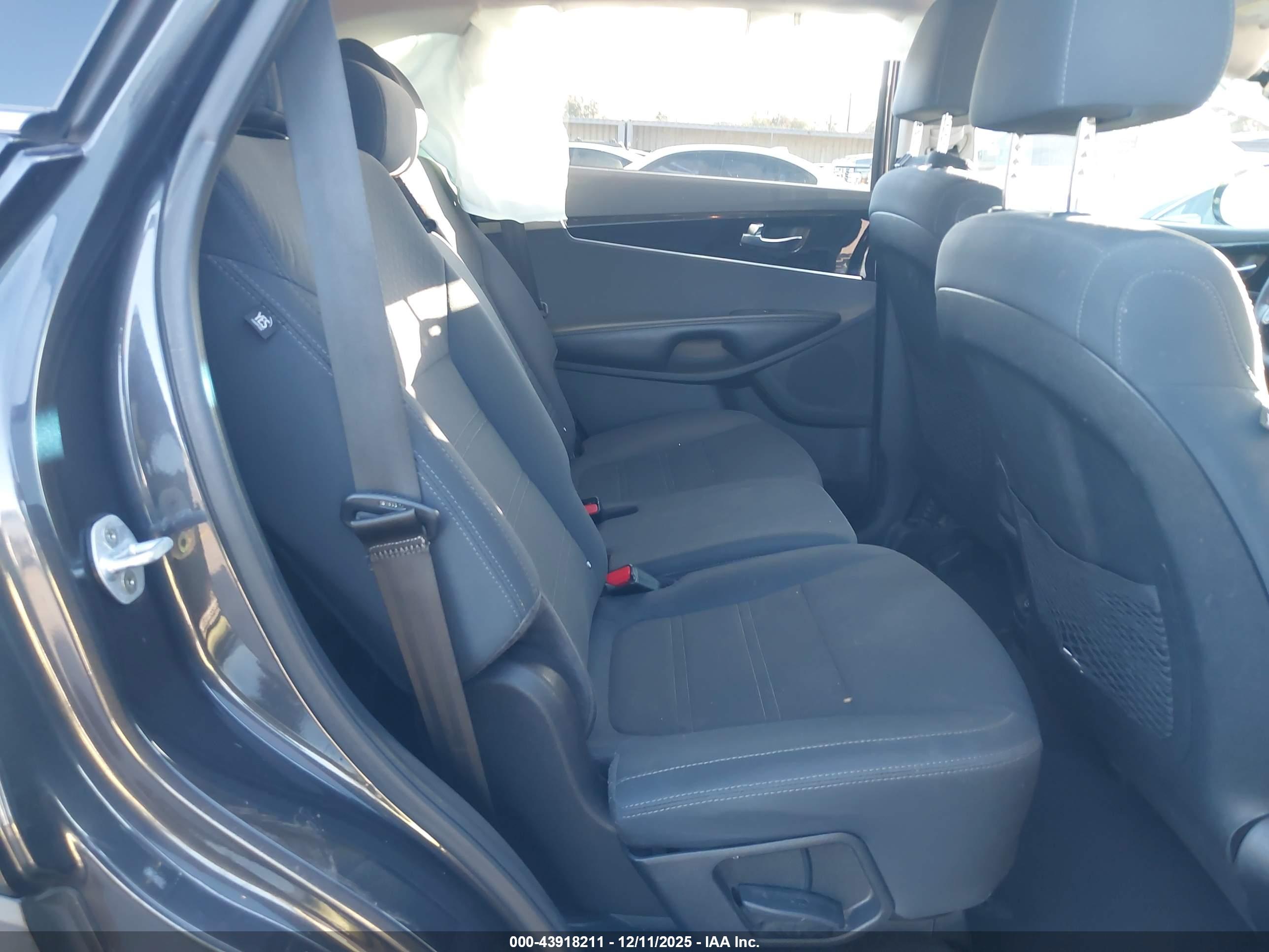 KIA SORENTO image 8