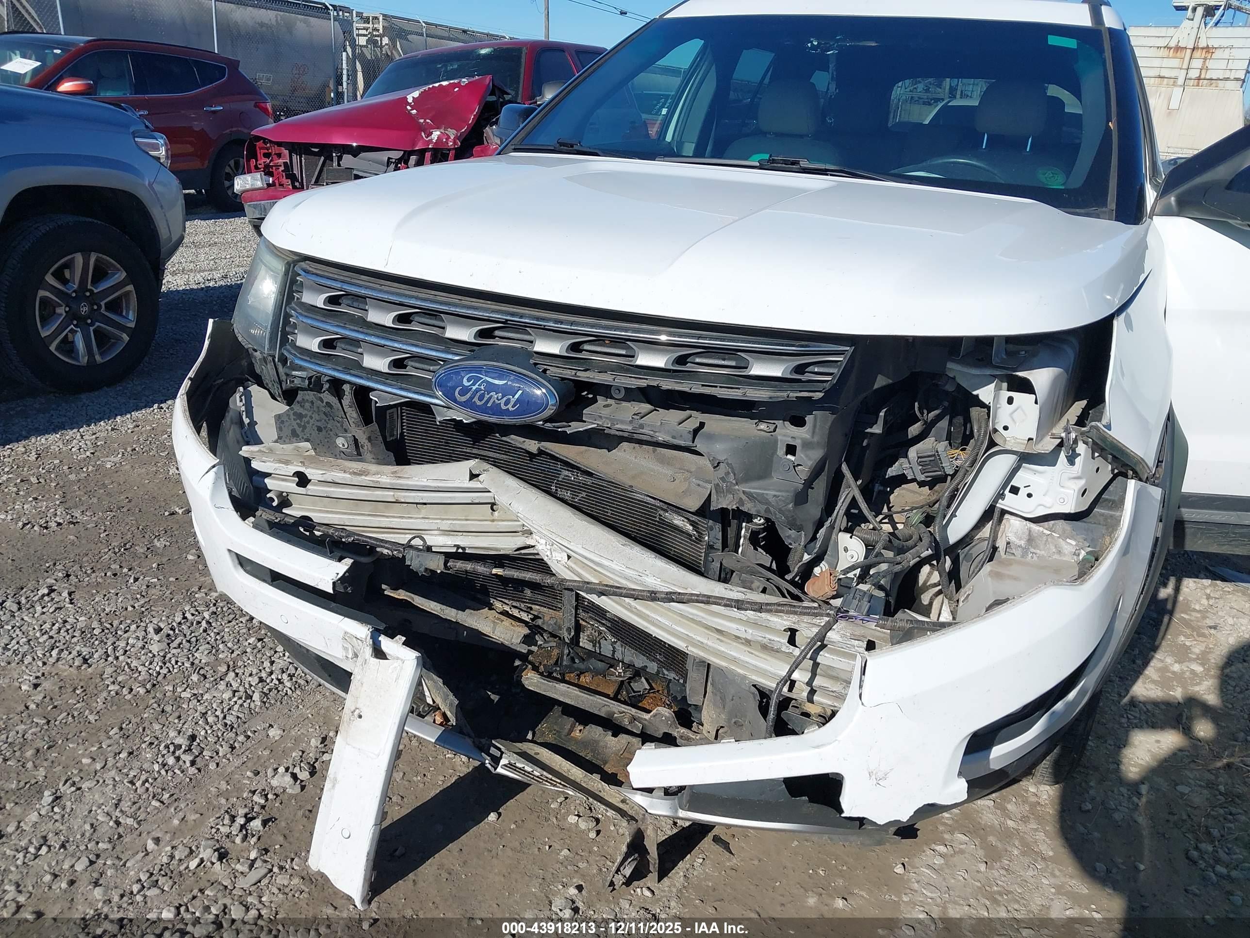 FORD EXPLORER image 6