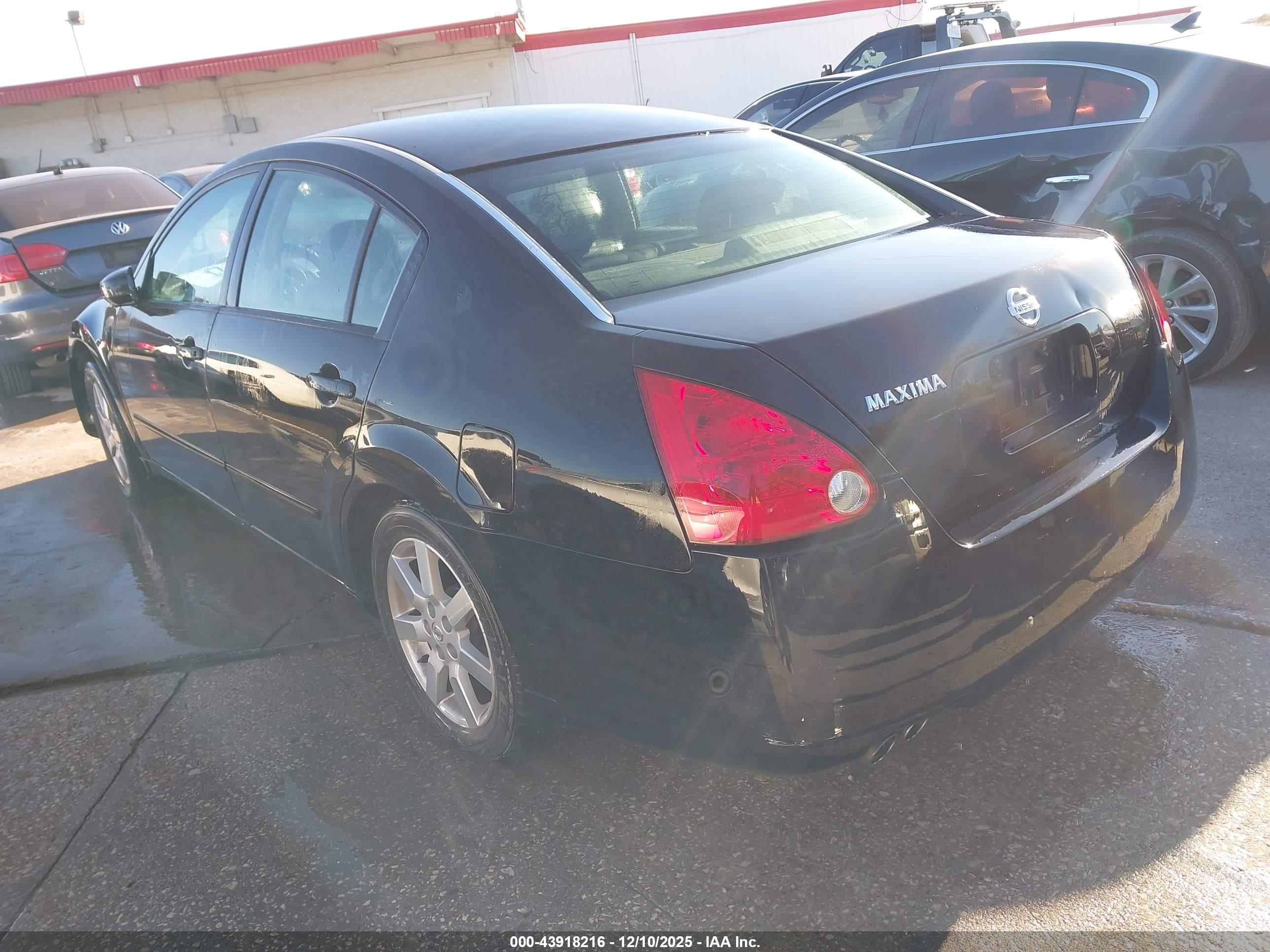 NISSAN MAXIMA image 3
