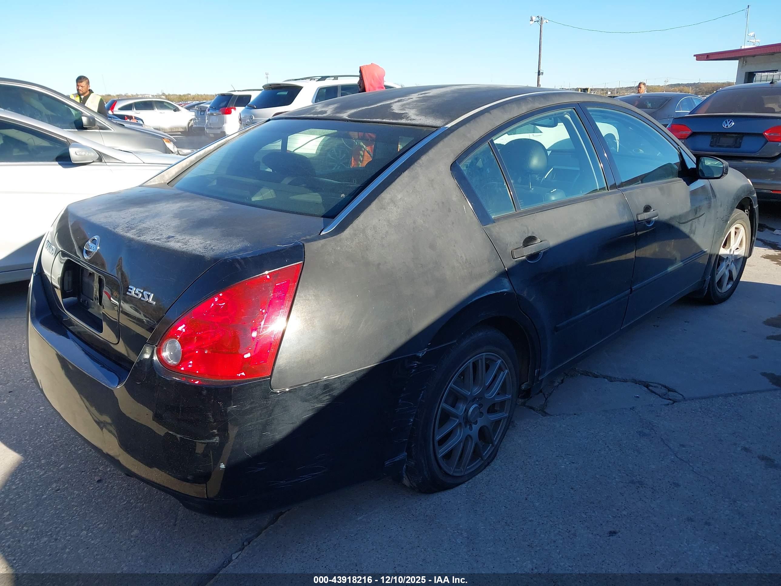 NISSAN MAXIMA image 4
