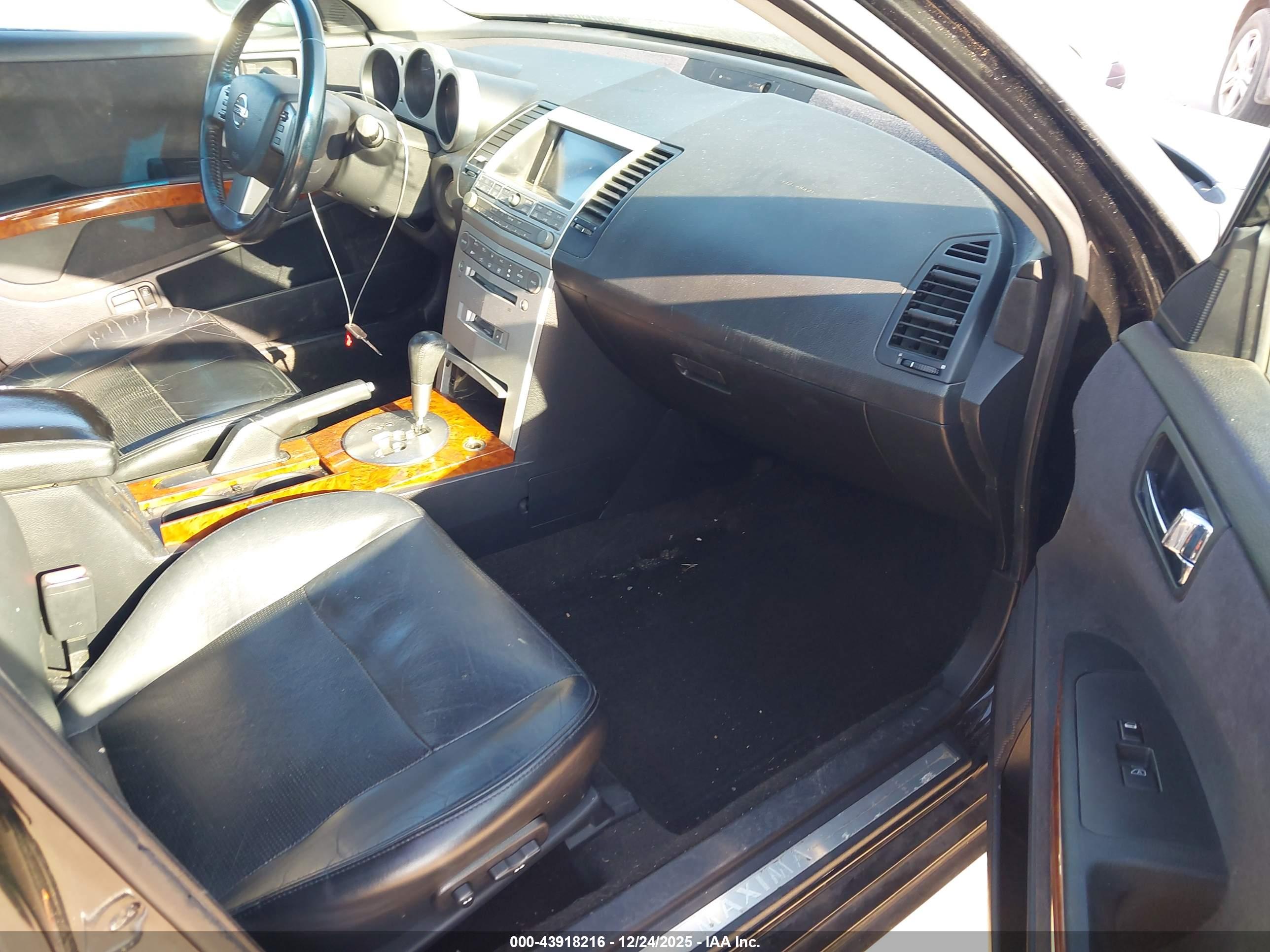 NISSAN MAXIMA image 5