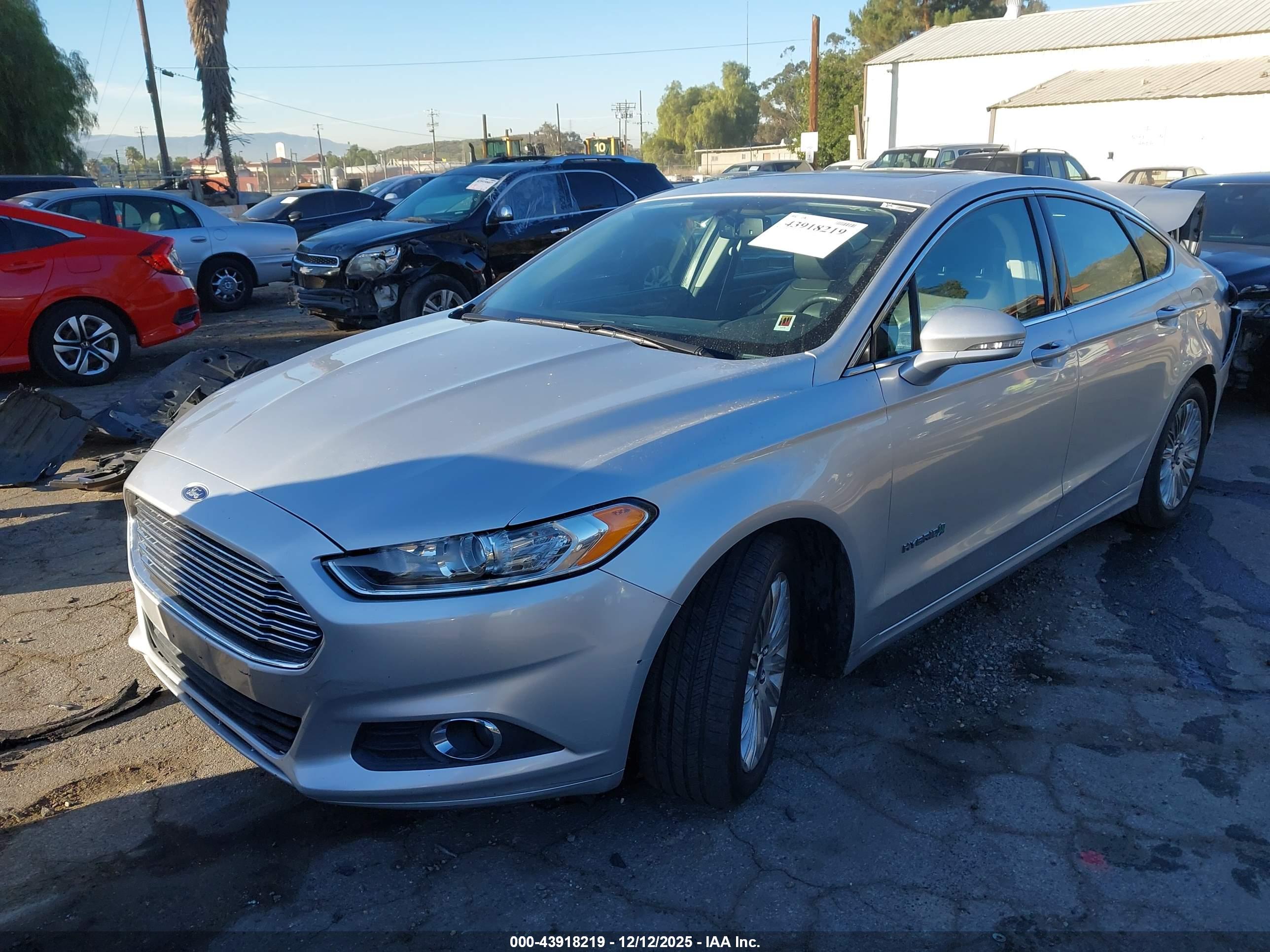 FORD FUSION image 2