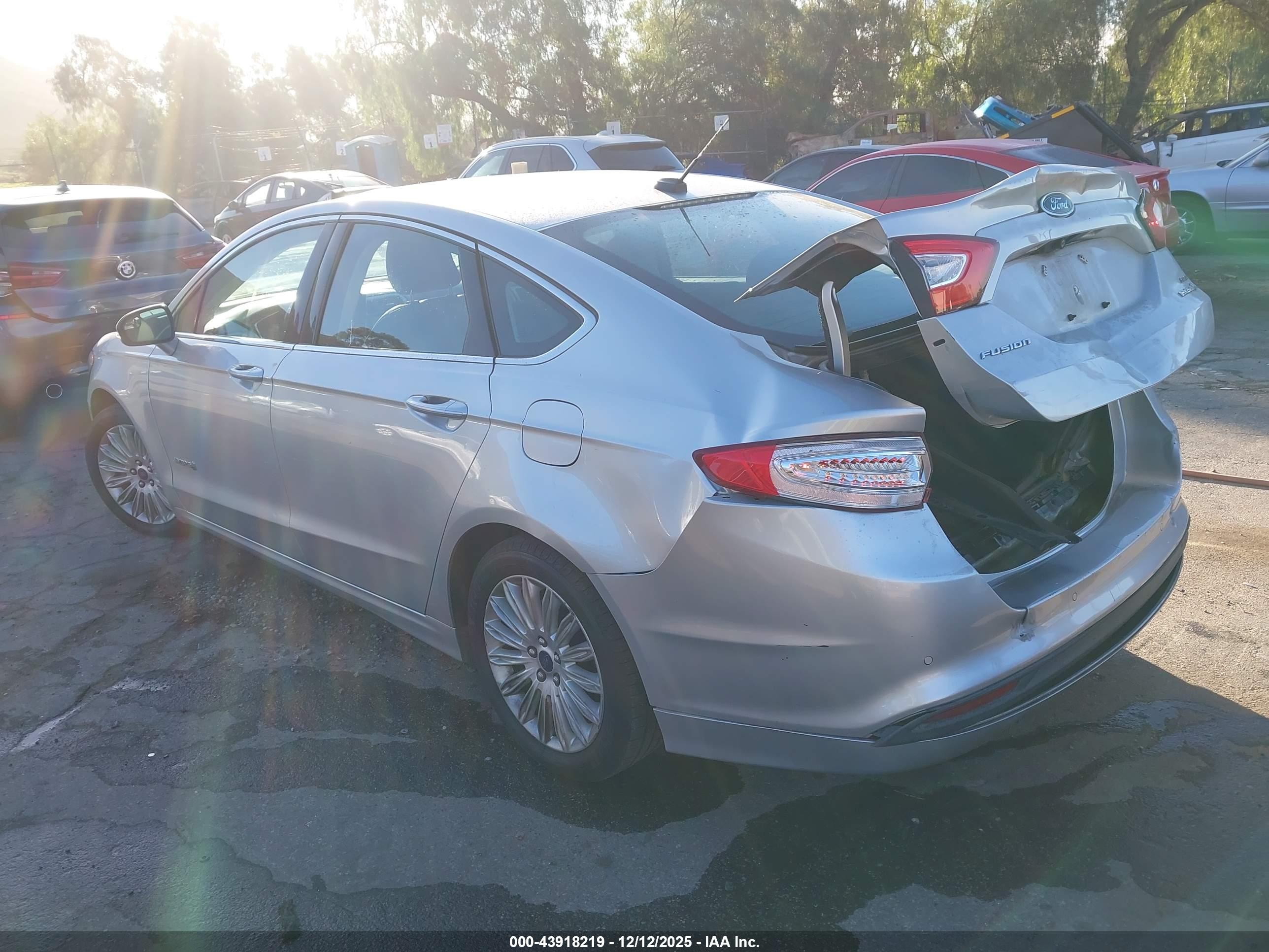 FORD FUSION image 3
