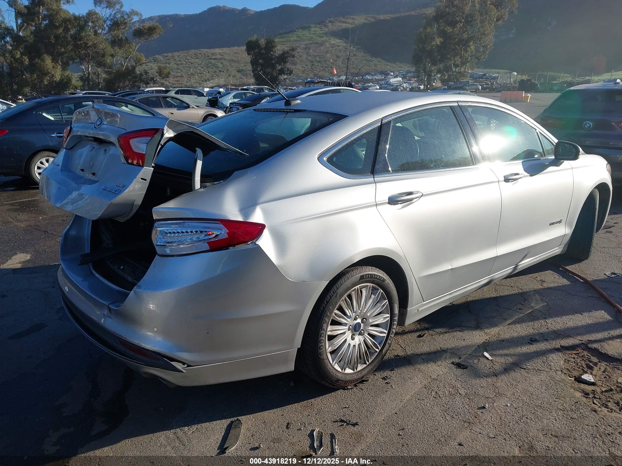 FORD FUSION image 4