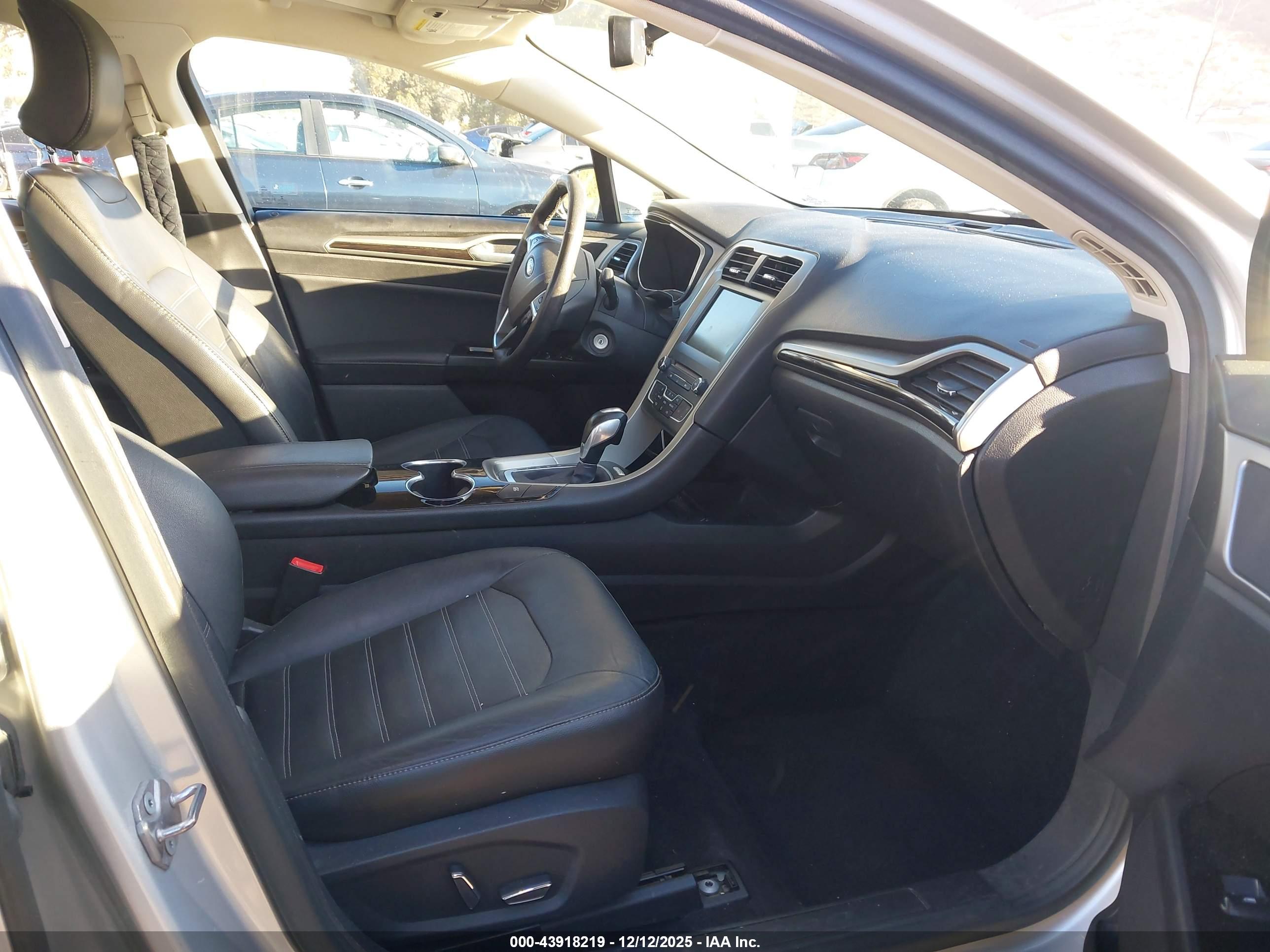 FORD FUSION image 5