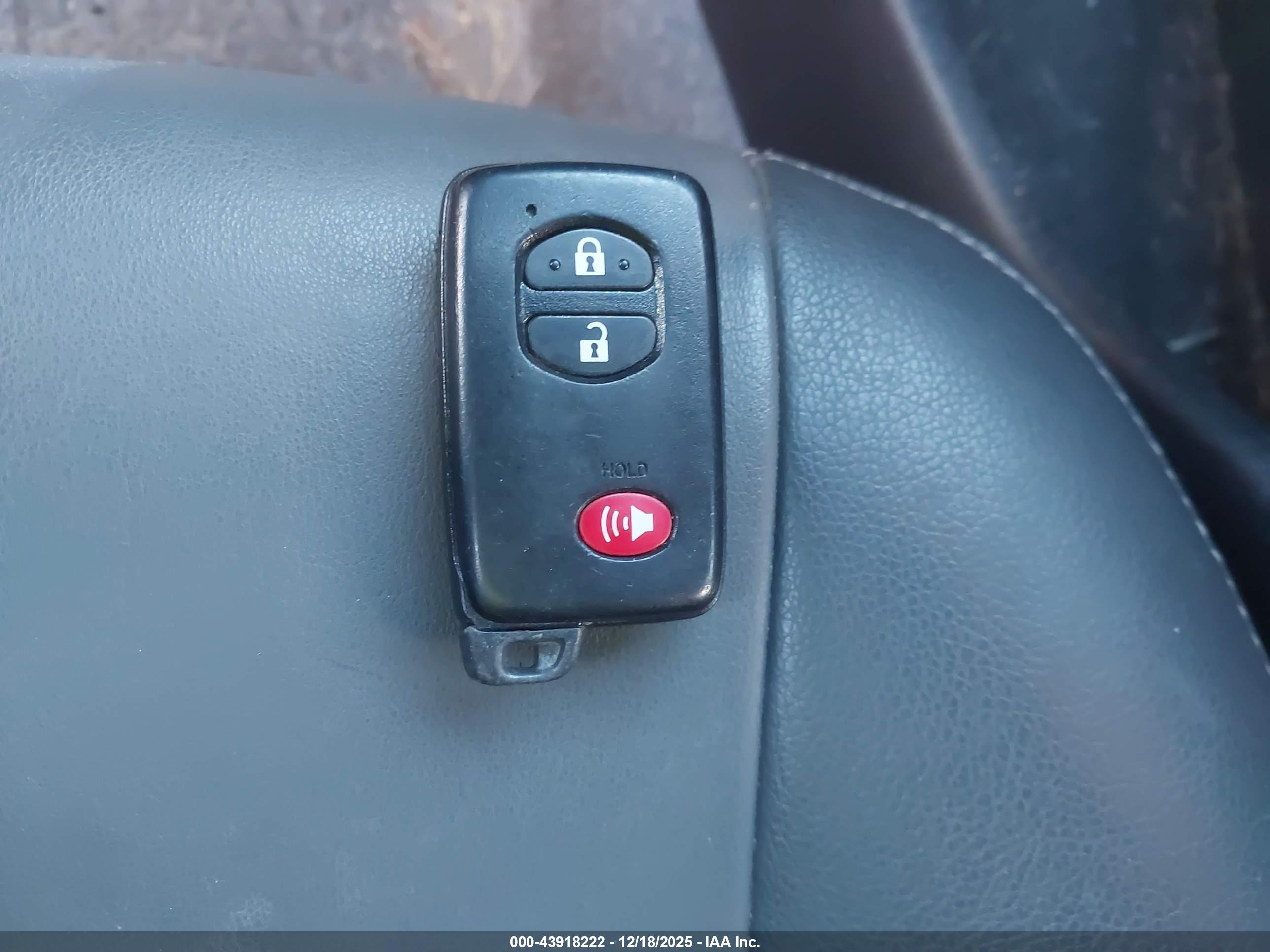 TOYOTA PRIUS image 11