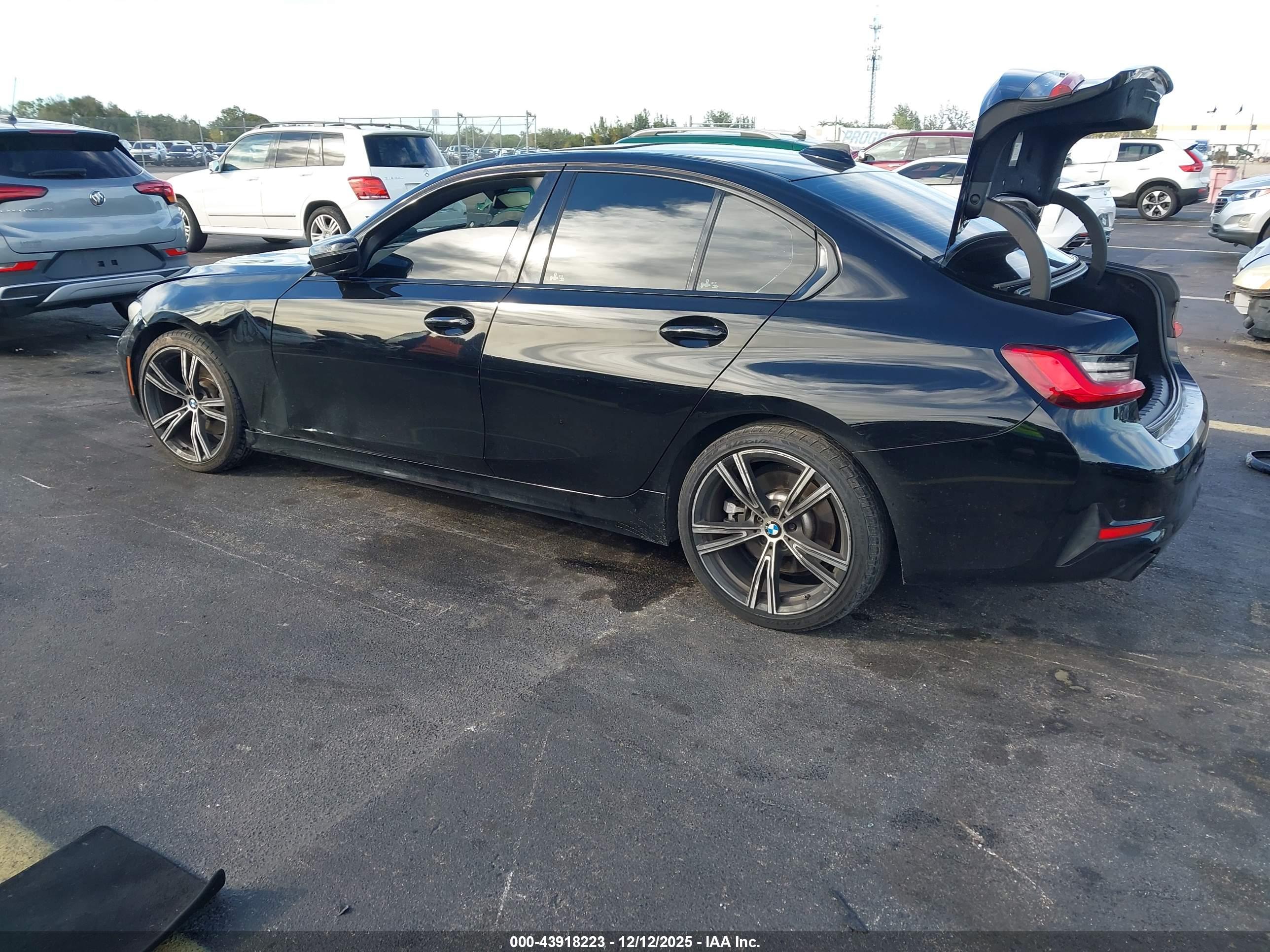 BMW 330I image 3