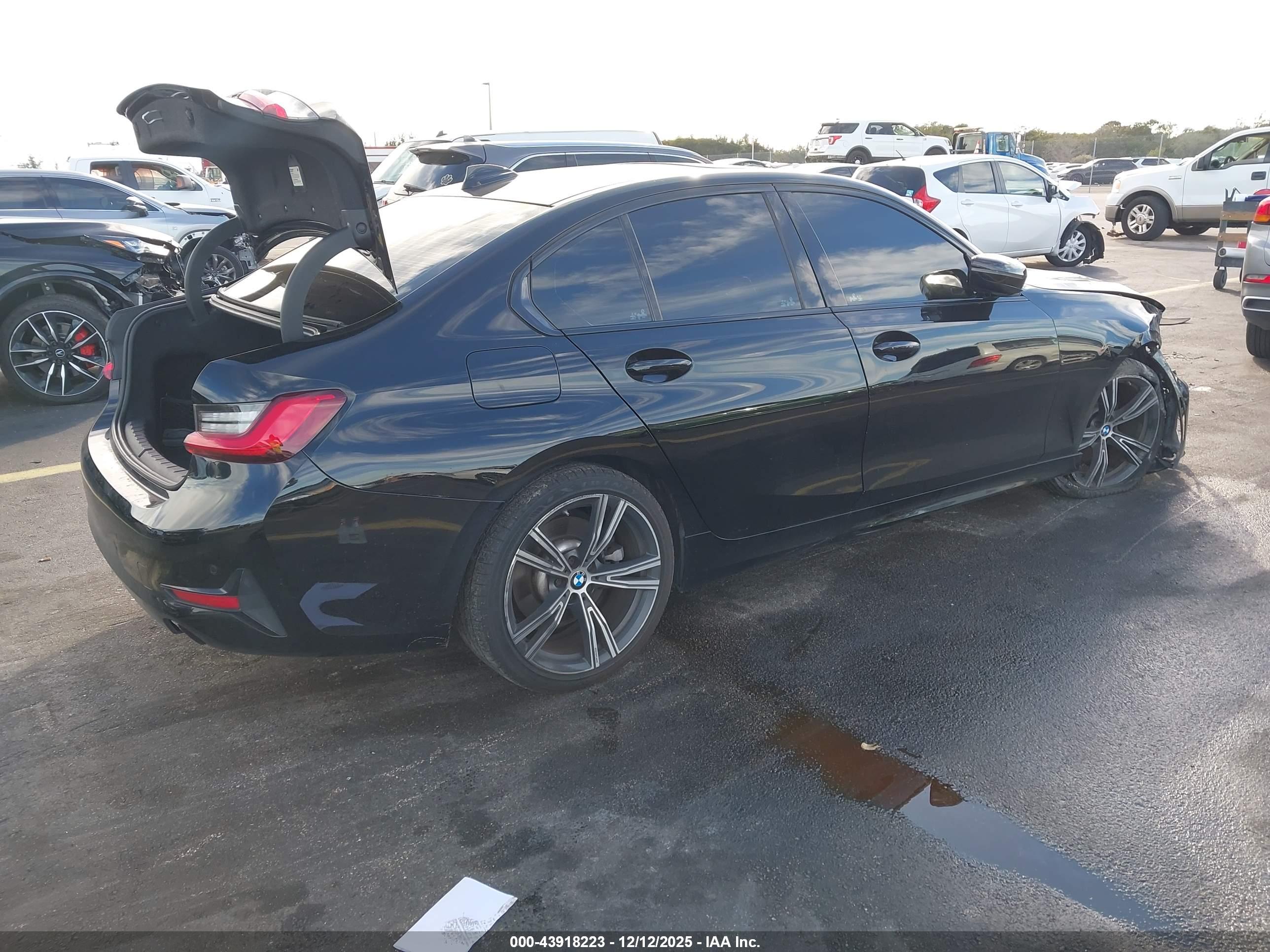 BMW 330I image 4