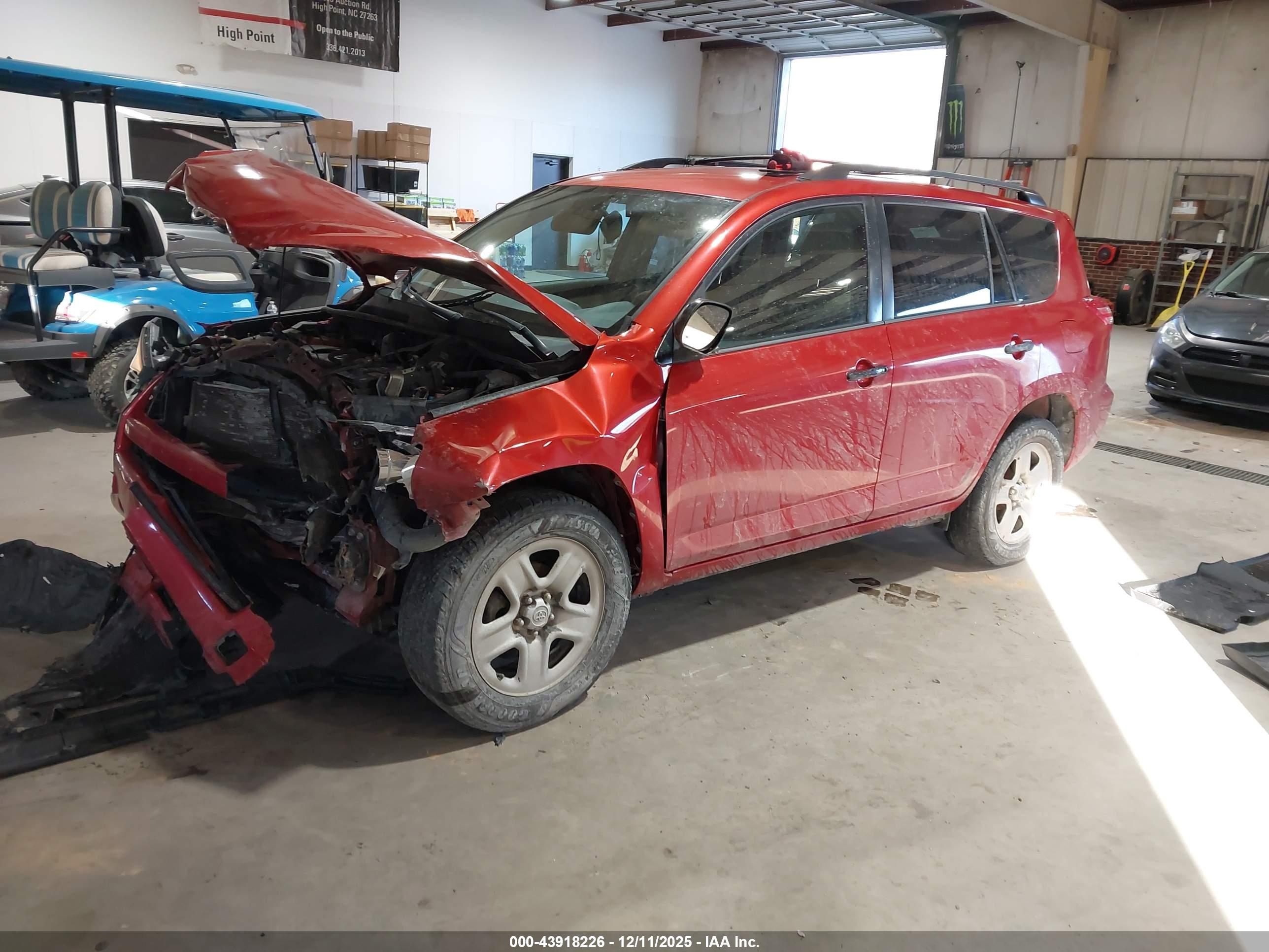 TOYOTA RAV4 image 2