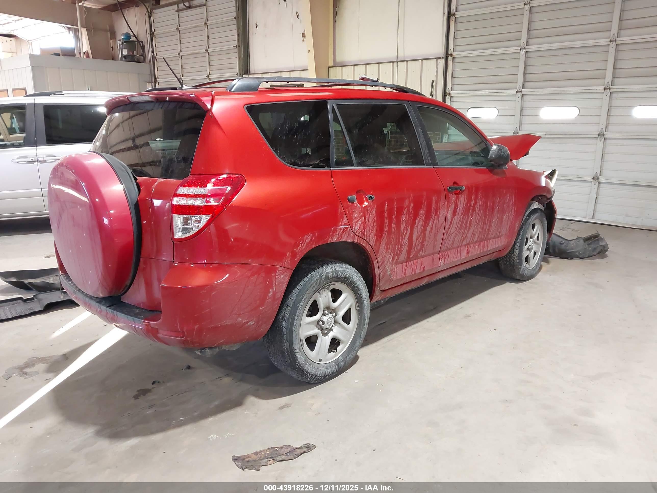 TOYOTA RAV4 image 4