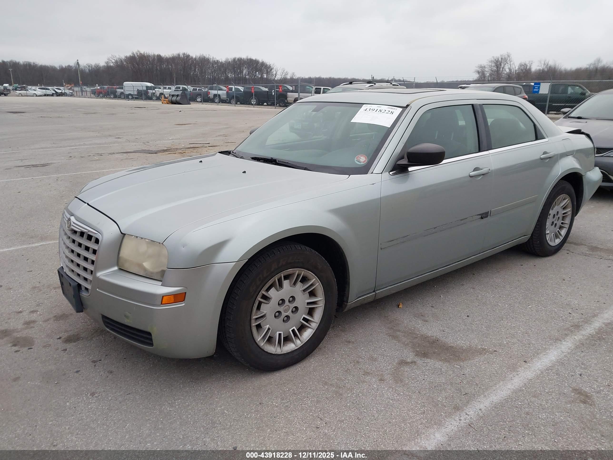 CHRYSLER 300 image 2