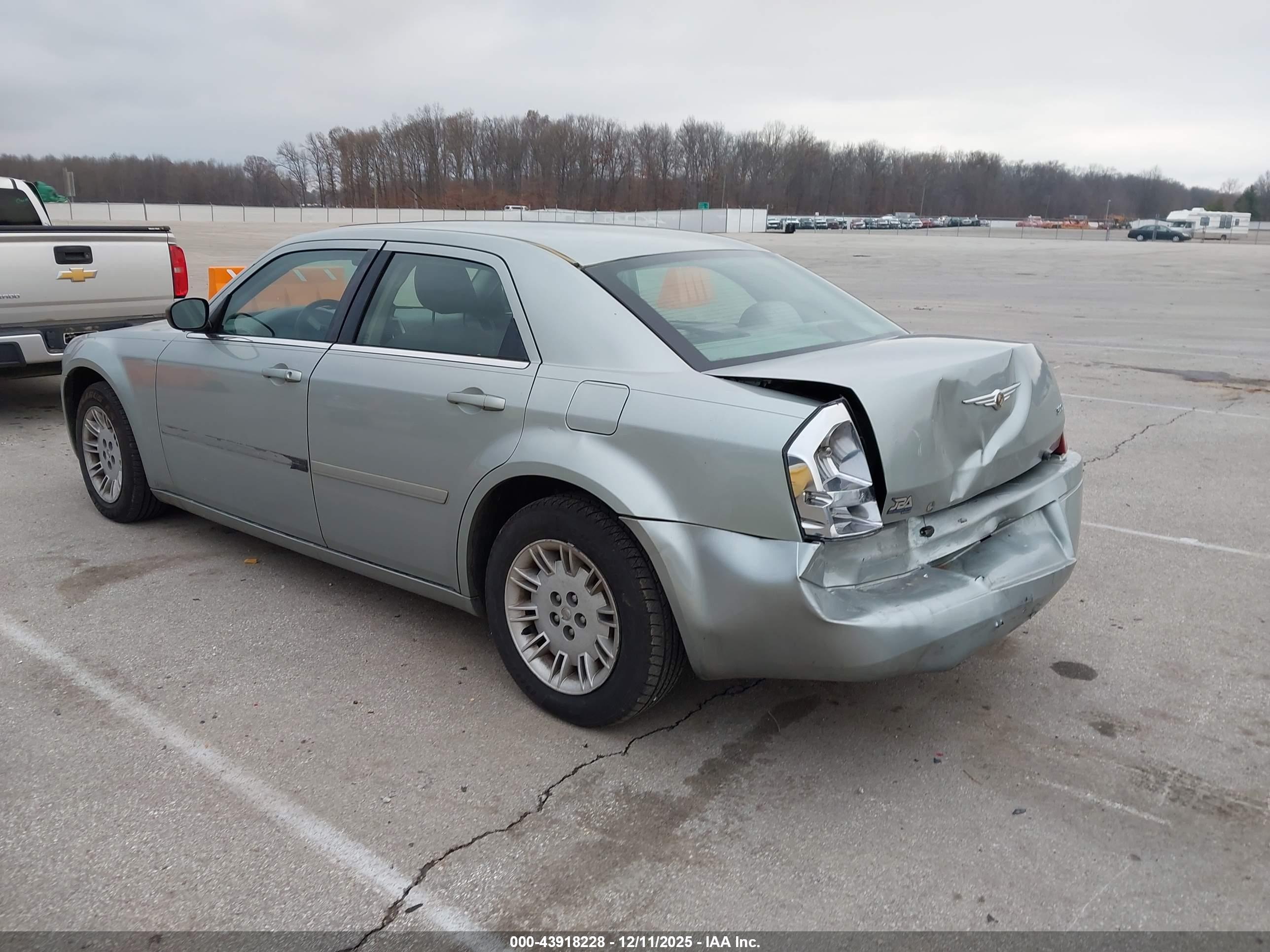 CHRYSLER 300 image 3