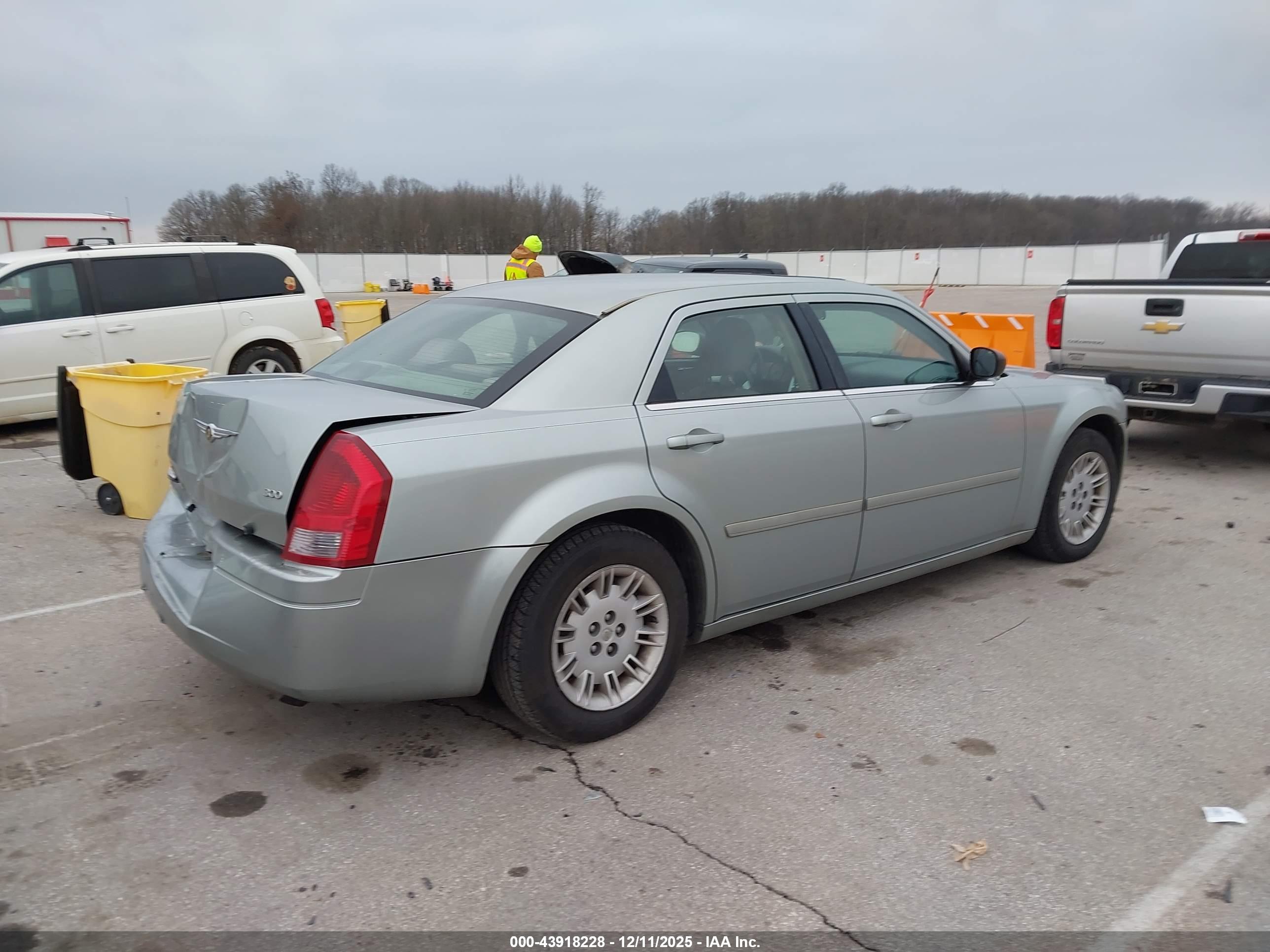 CHRYSLER 300 image 4