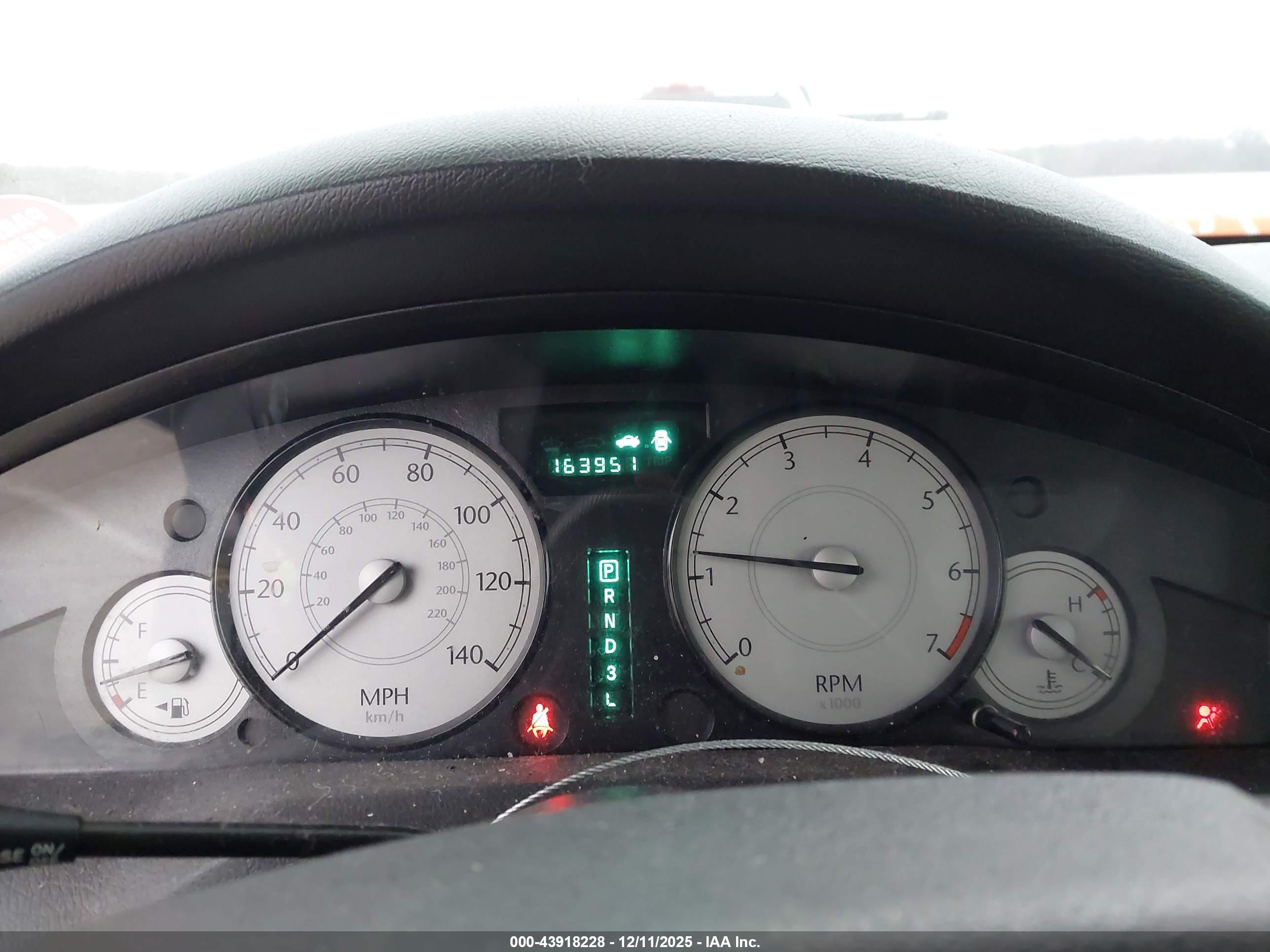 CHRYSLER 300 image 7