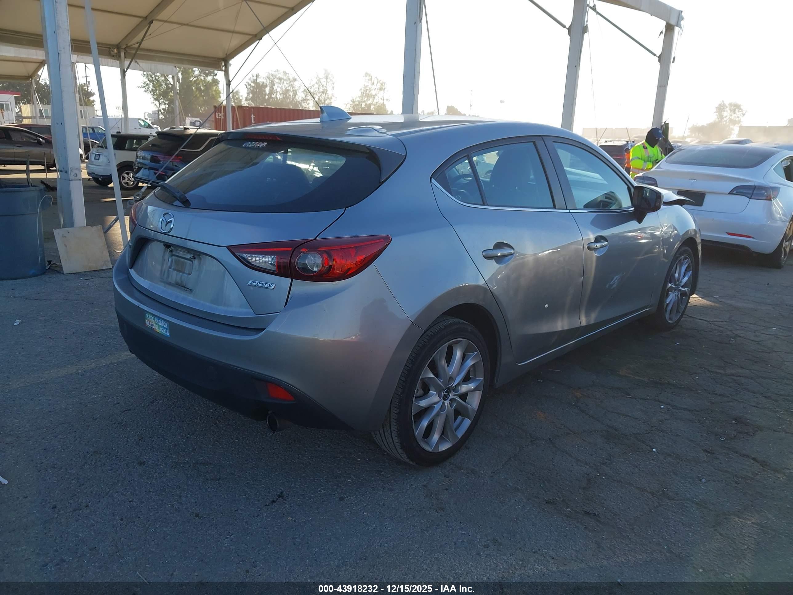 MAZDA MAZDA3 image 4