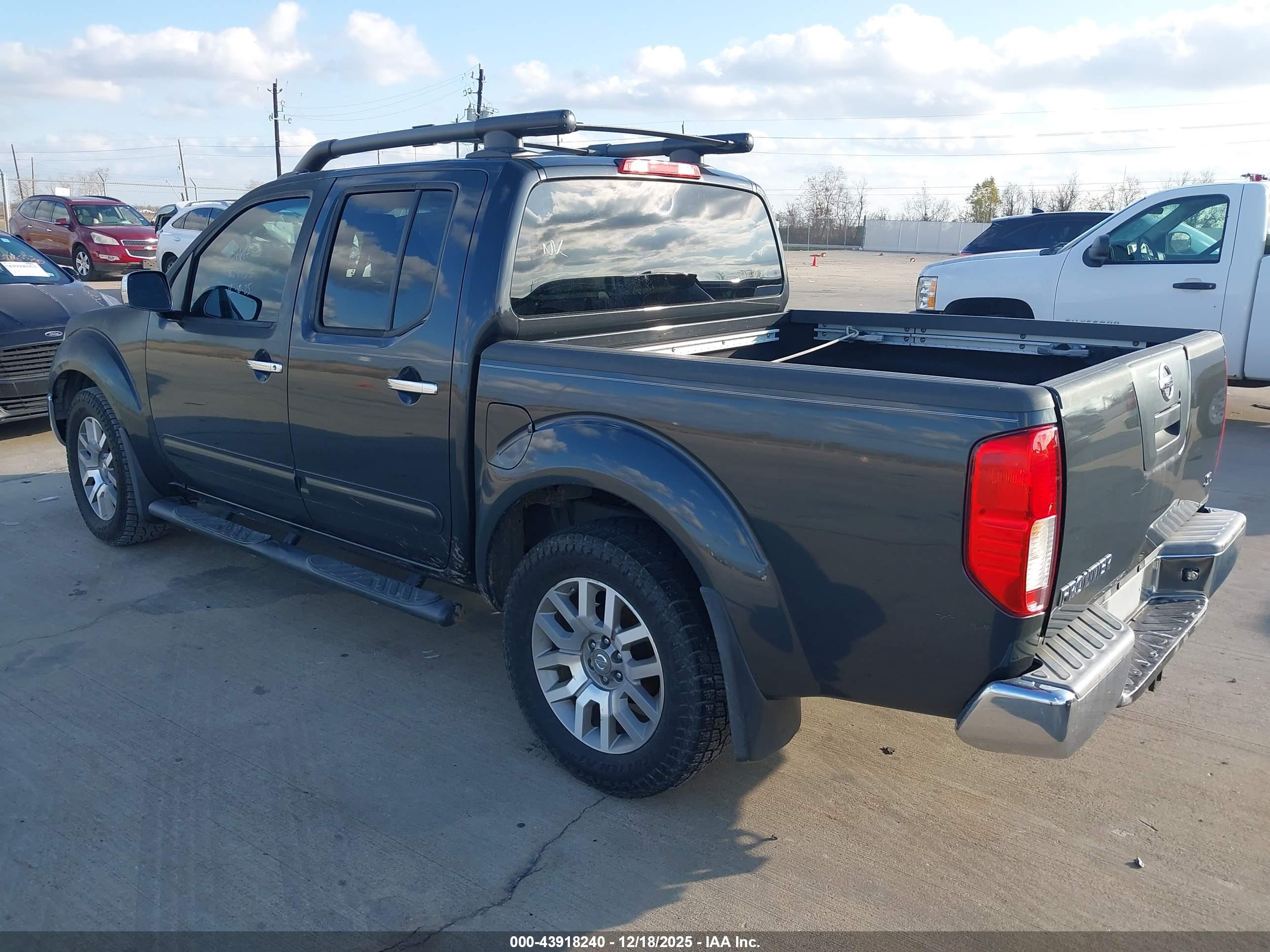 NISSAN FRONTIER image 3