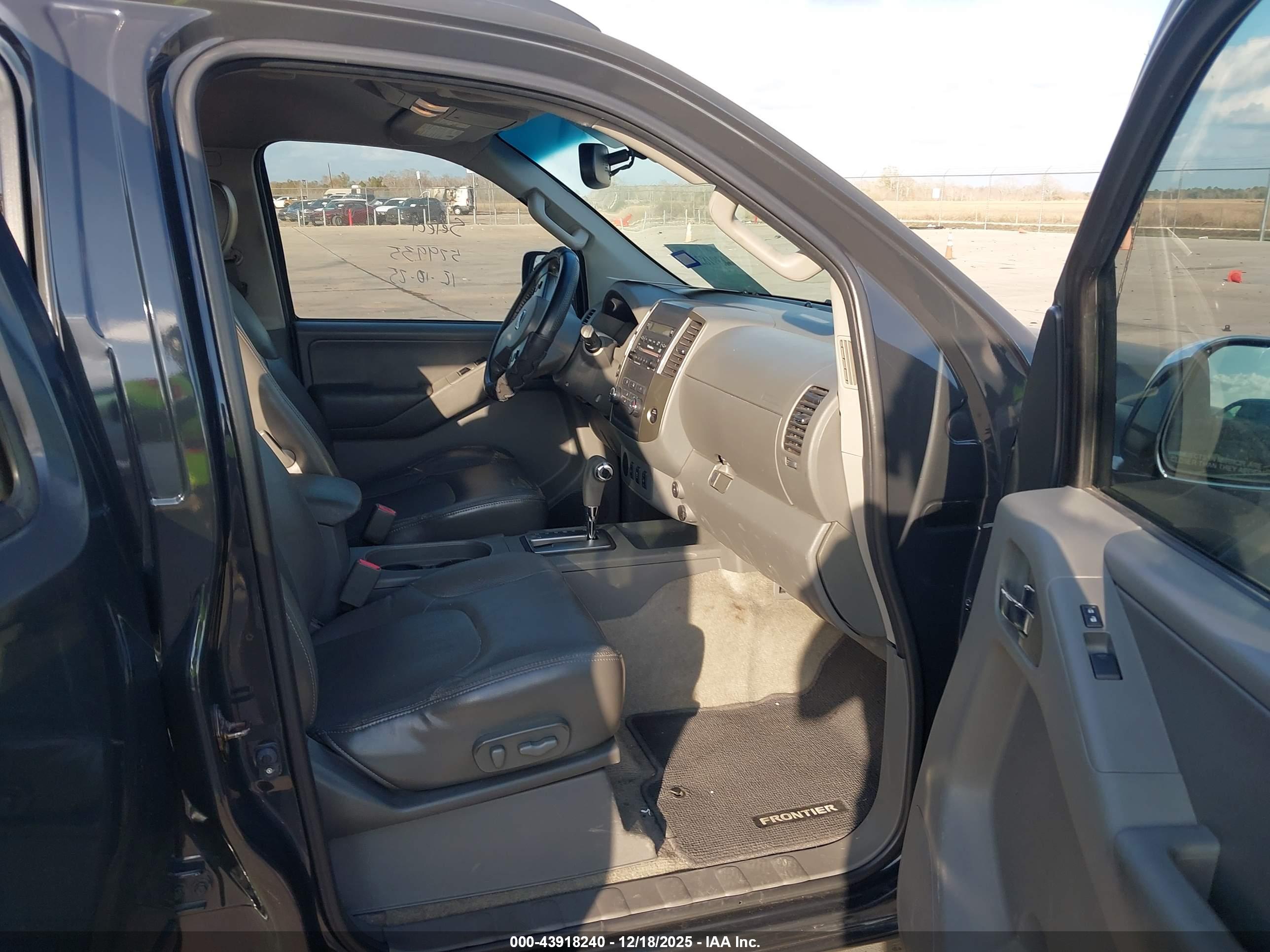NISSAN FRONTIER image 5