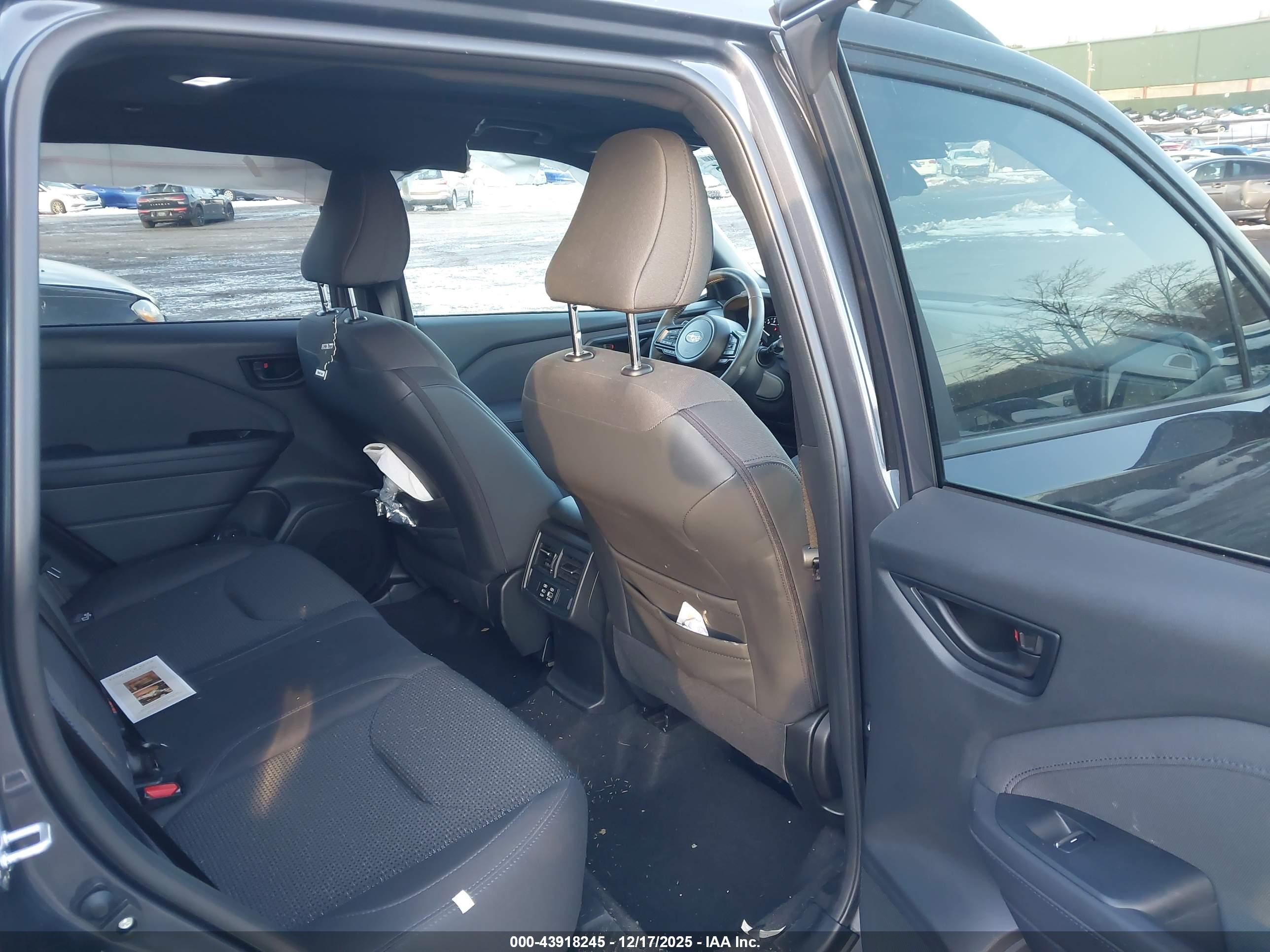 SUBARU FORESTER image 8