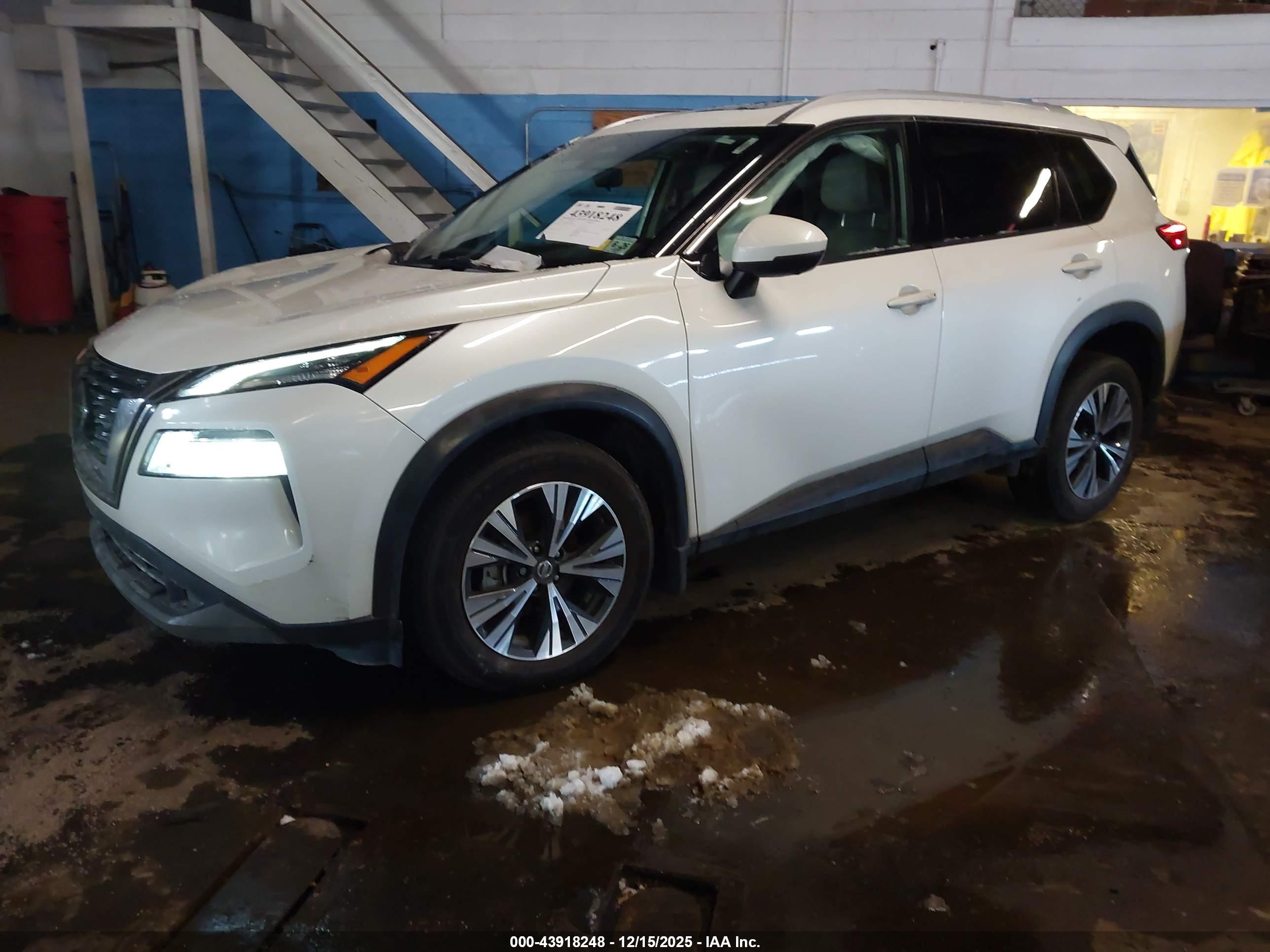 NISSAN ROGUE image 2