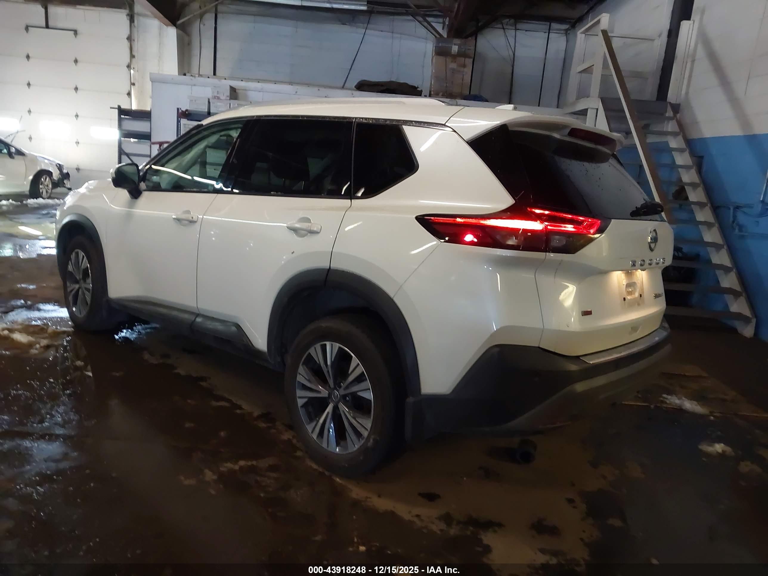 NISSAN ROGUE image 3