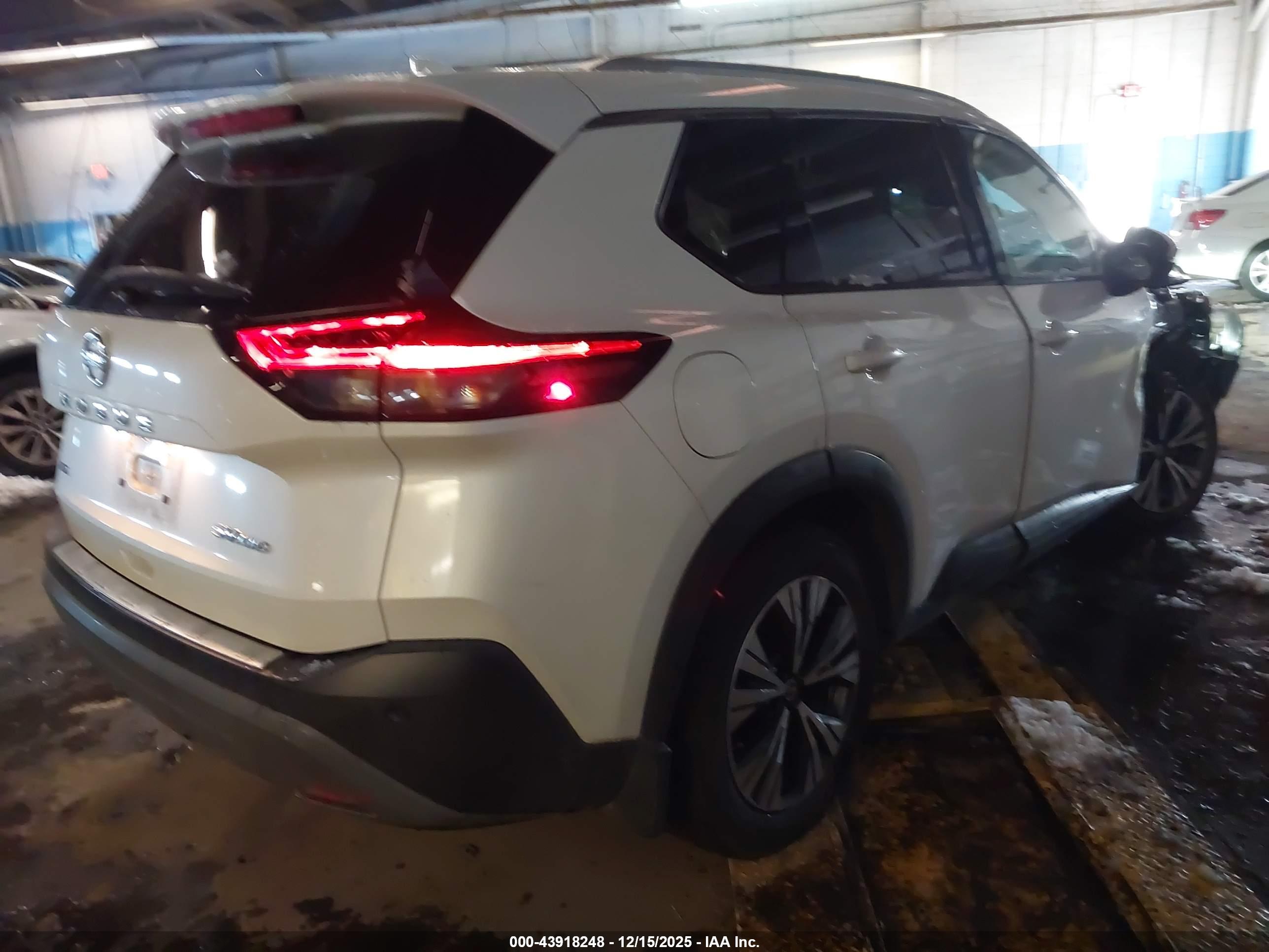 NISSAN ROGUE image 4