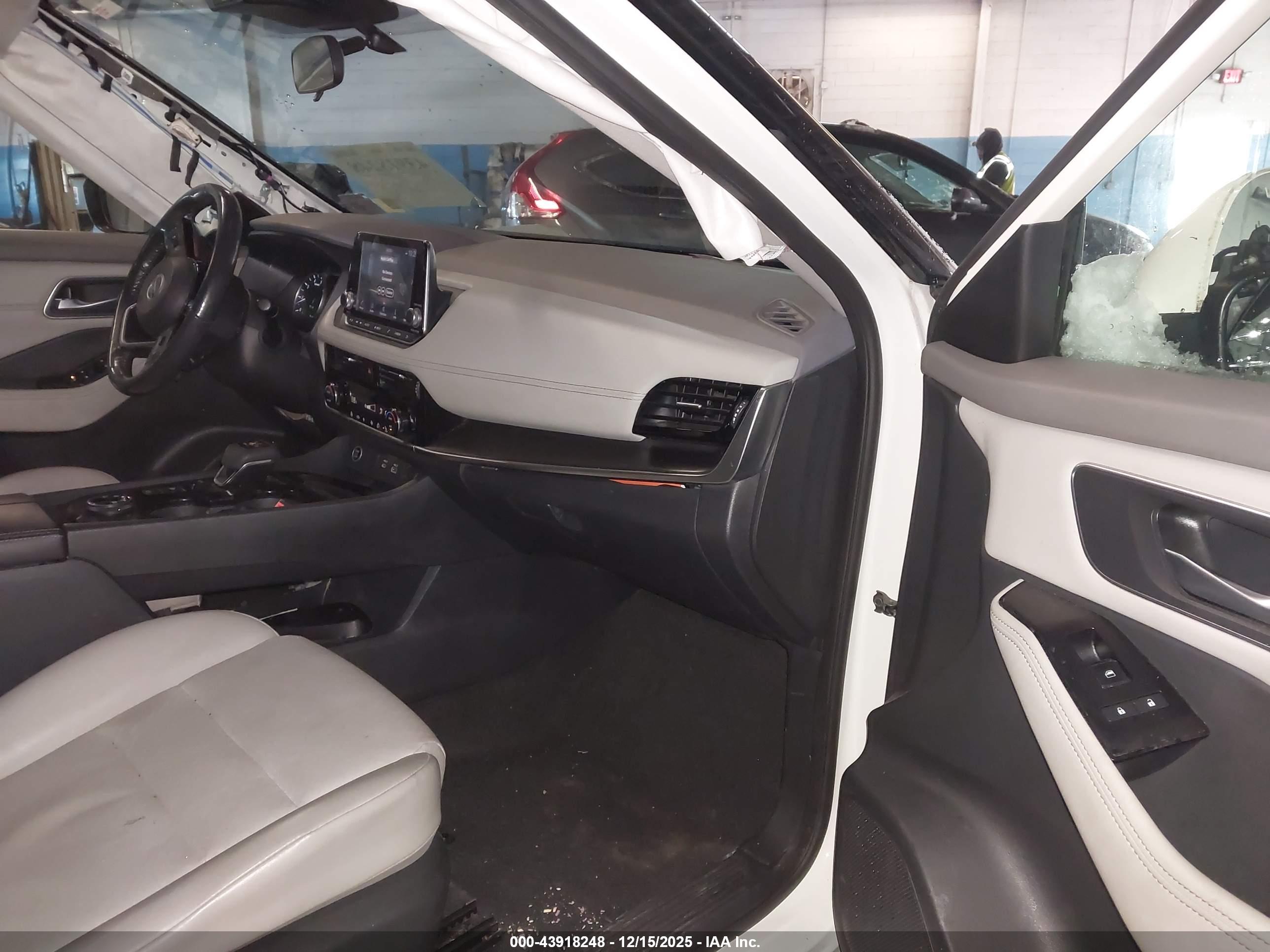 NISSAN ROGUE image 5