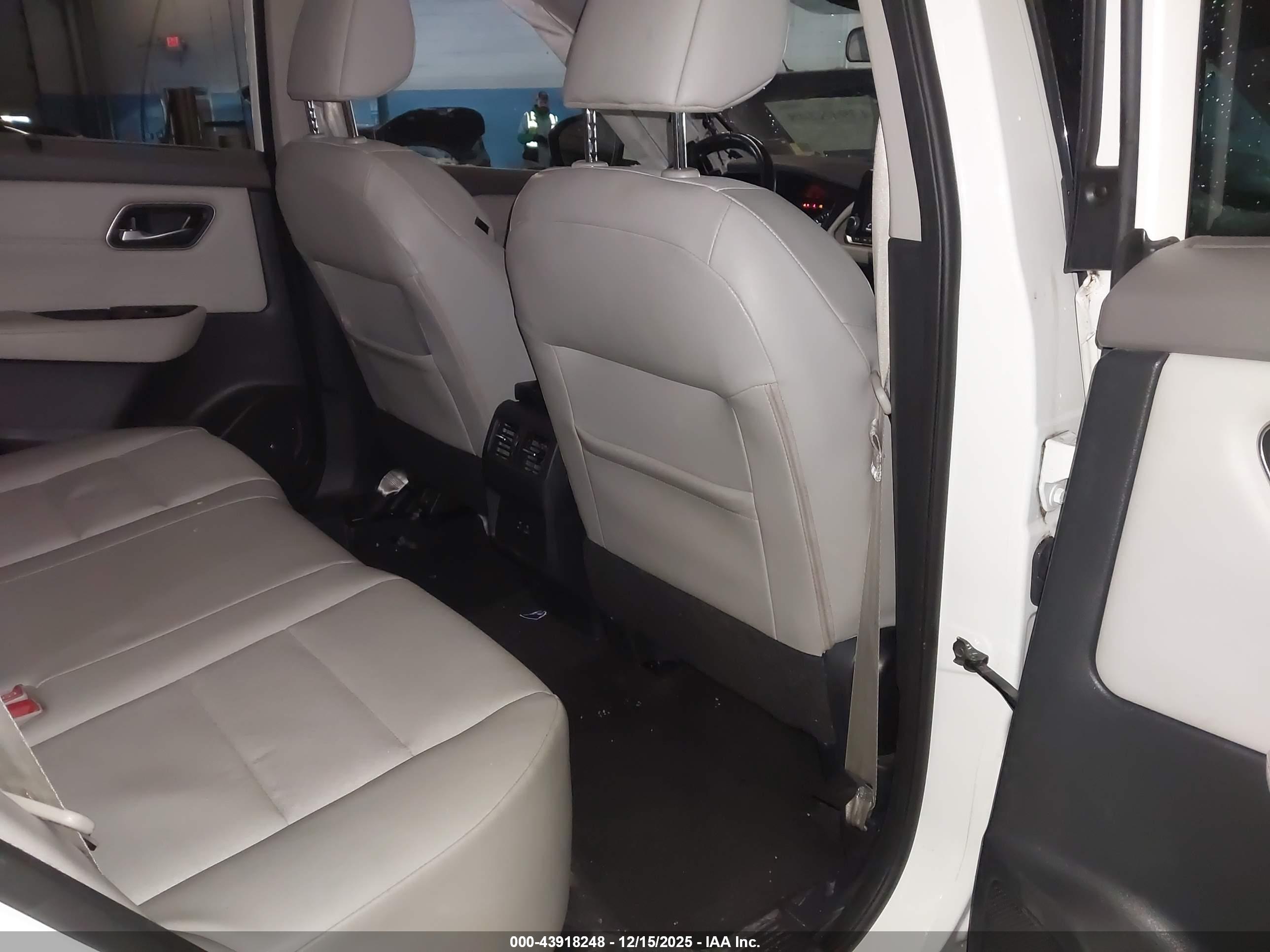 NISSAN ROGUE image 8