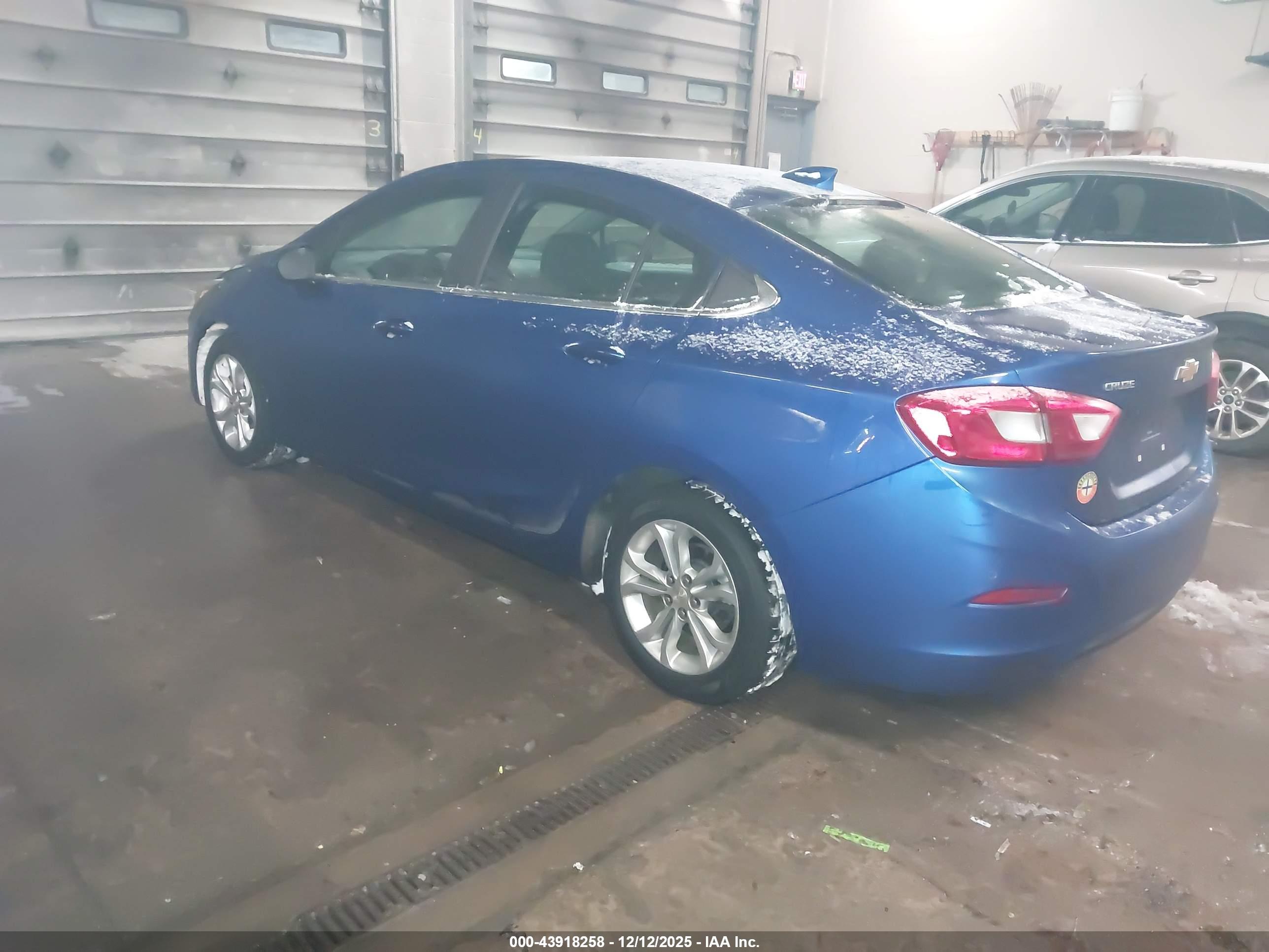 CHEVROLET CRUZE image 3