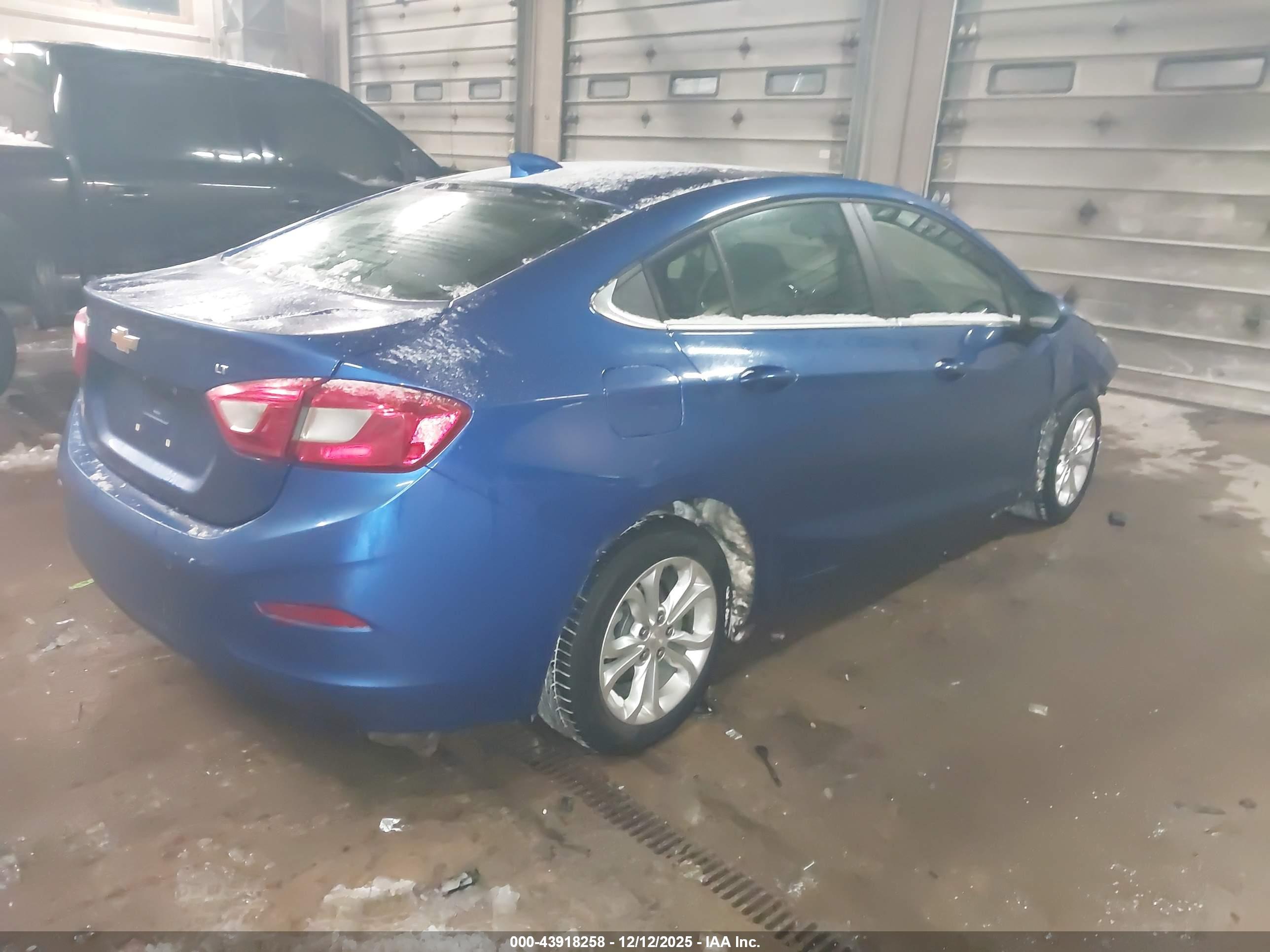 CHEVROLET CRUZE image 4