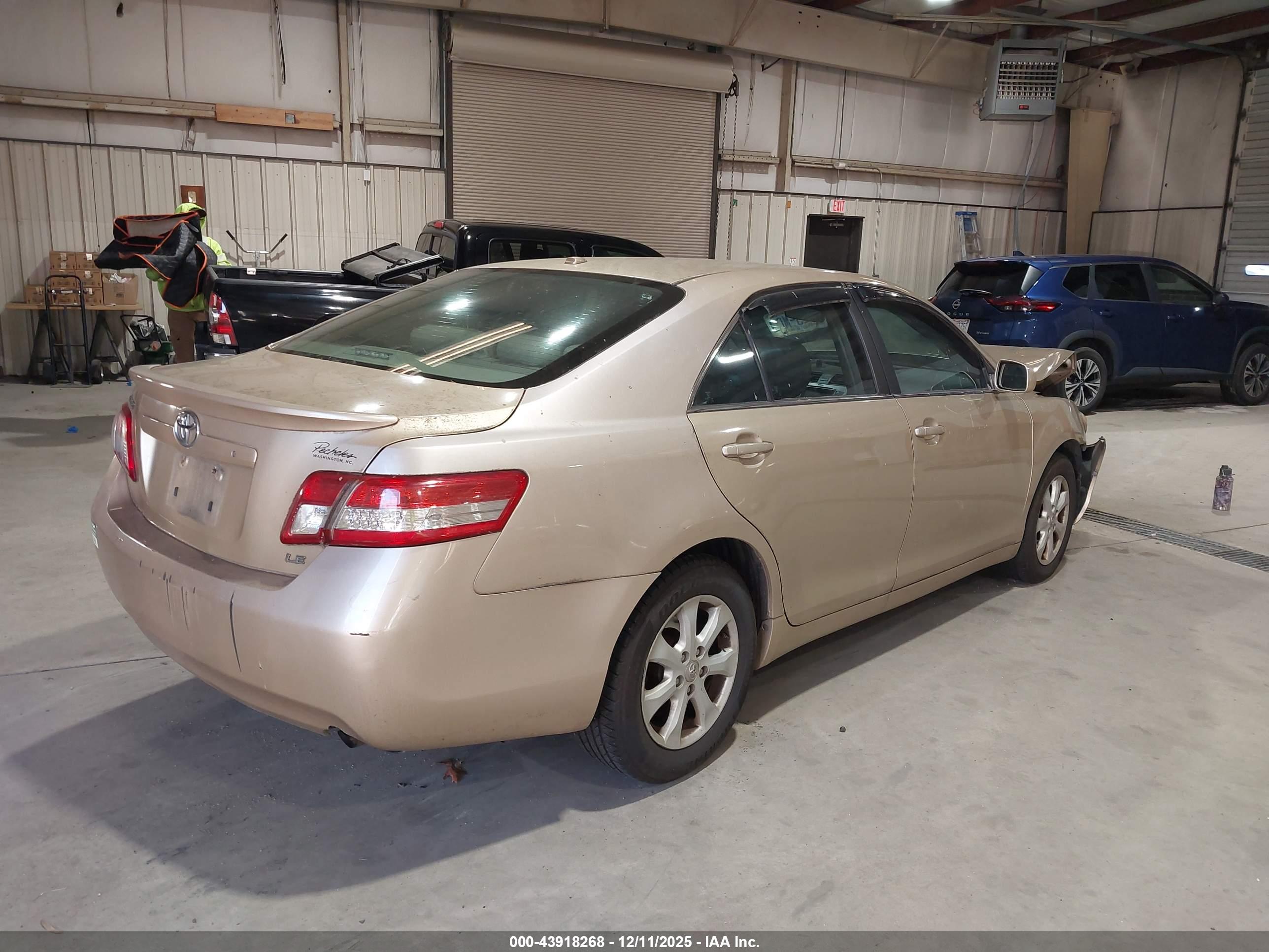 TOYOTA CAMRY image 4