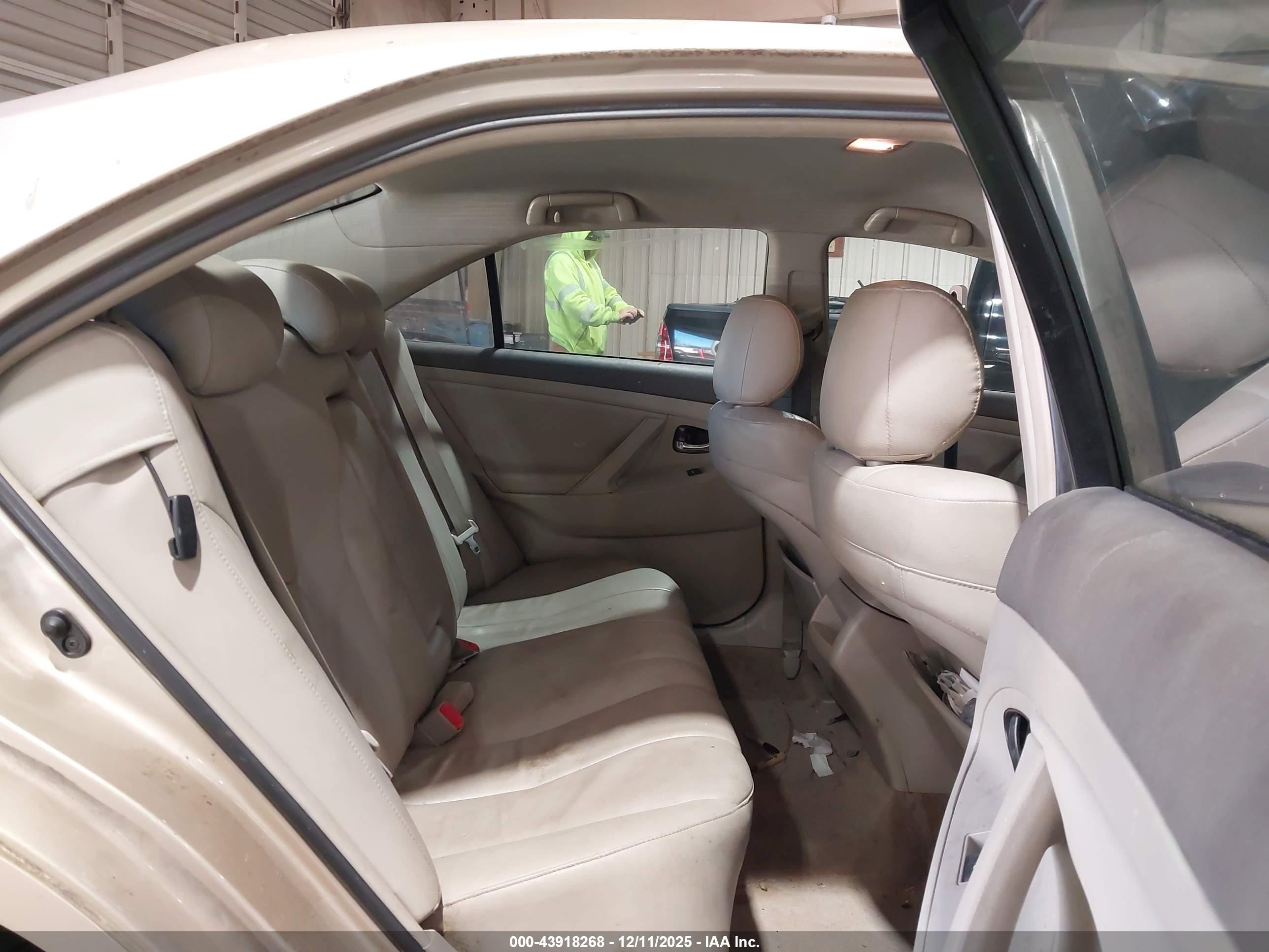 TOYOTA CAMRY image 8