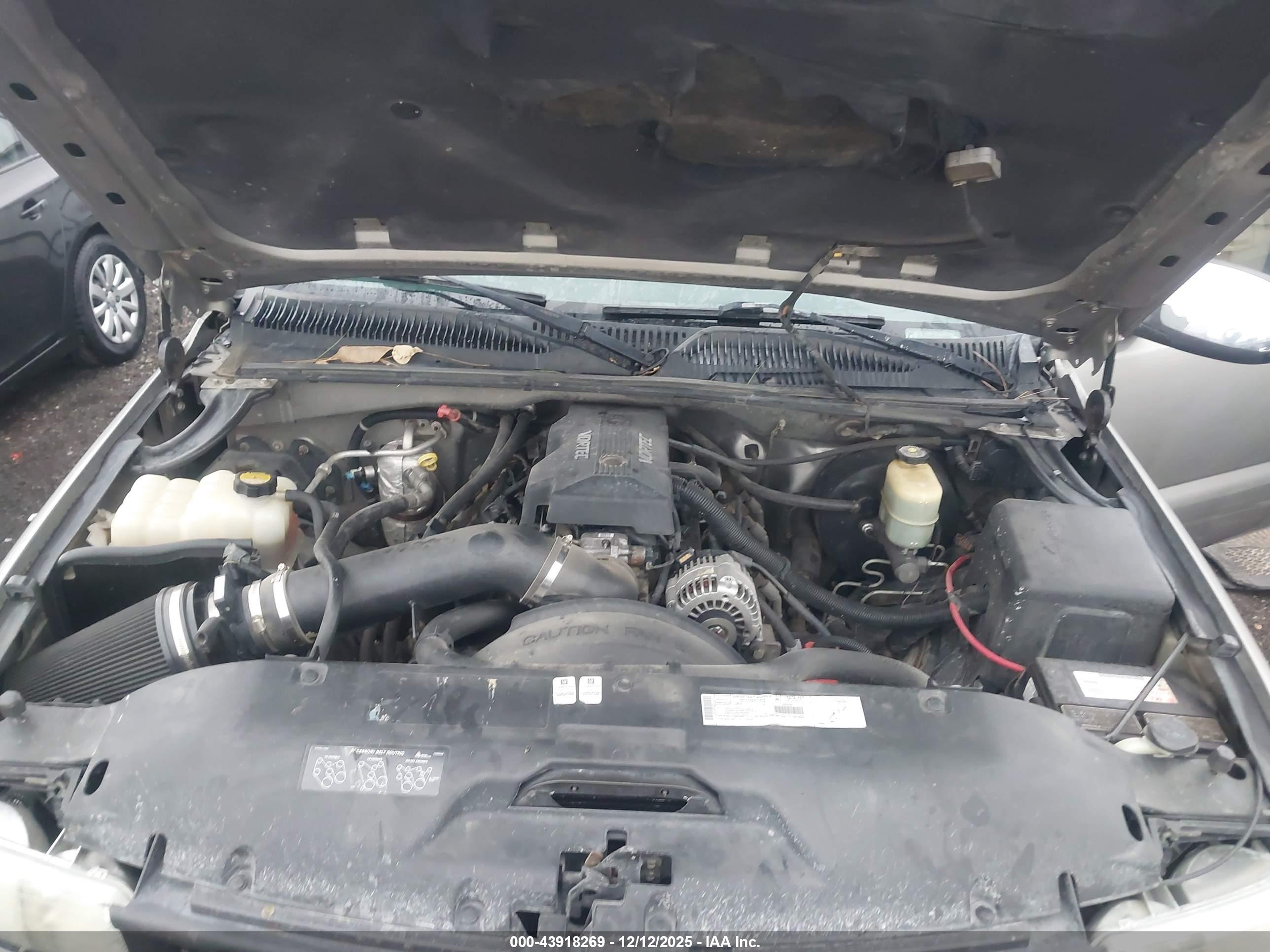 CHEVROLET SILVERADO image 10