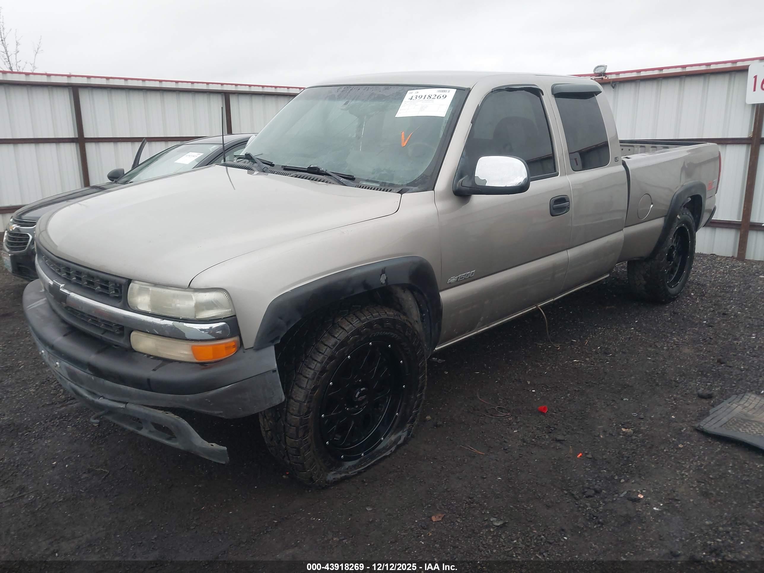 CHEVROLET SILVERADO image 2