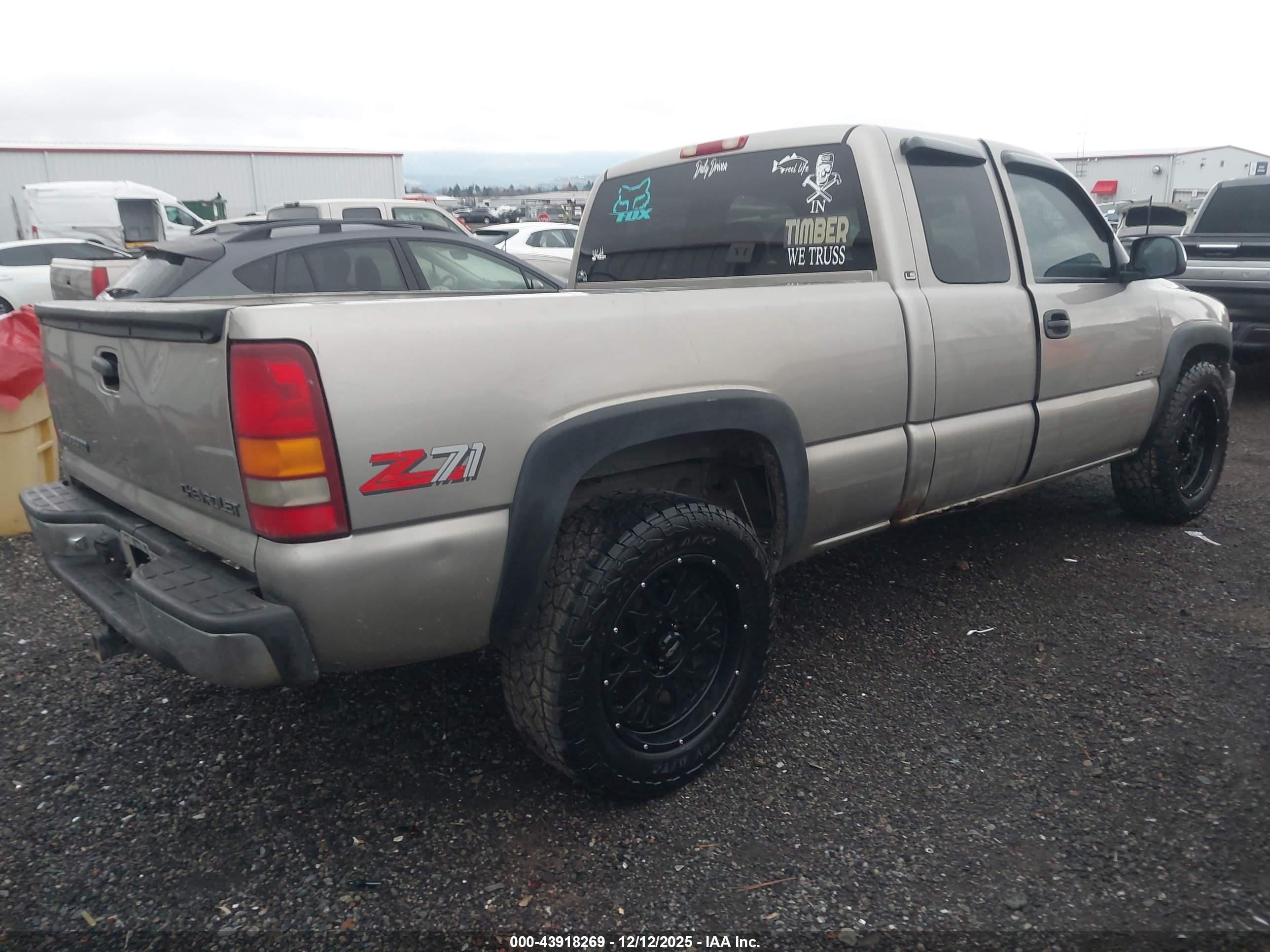 CHEVROLET SILVERADO image 4