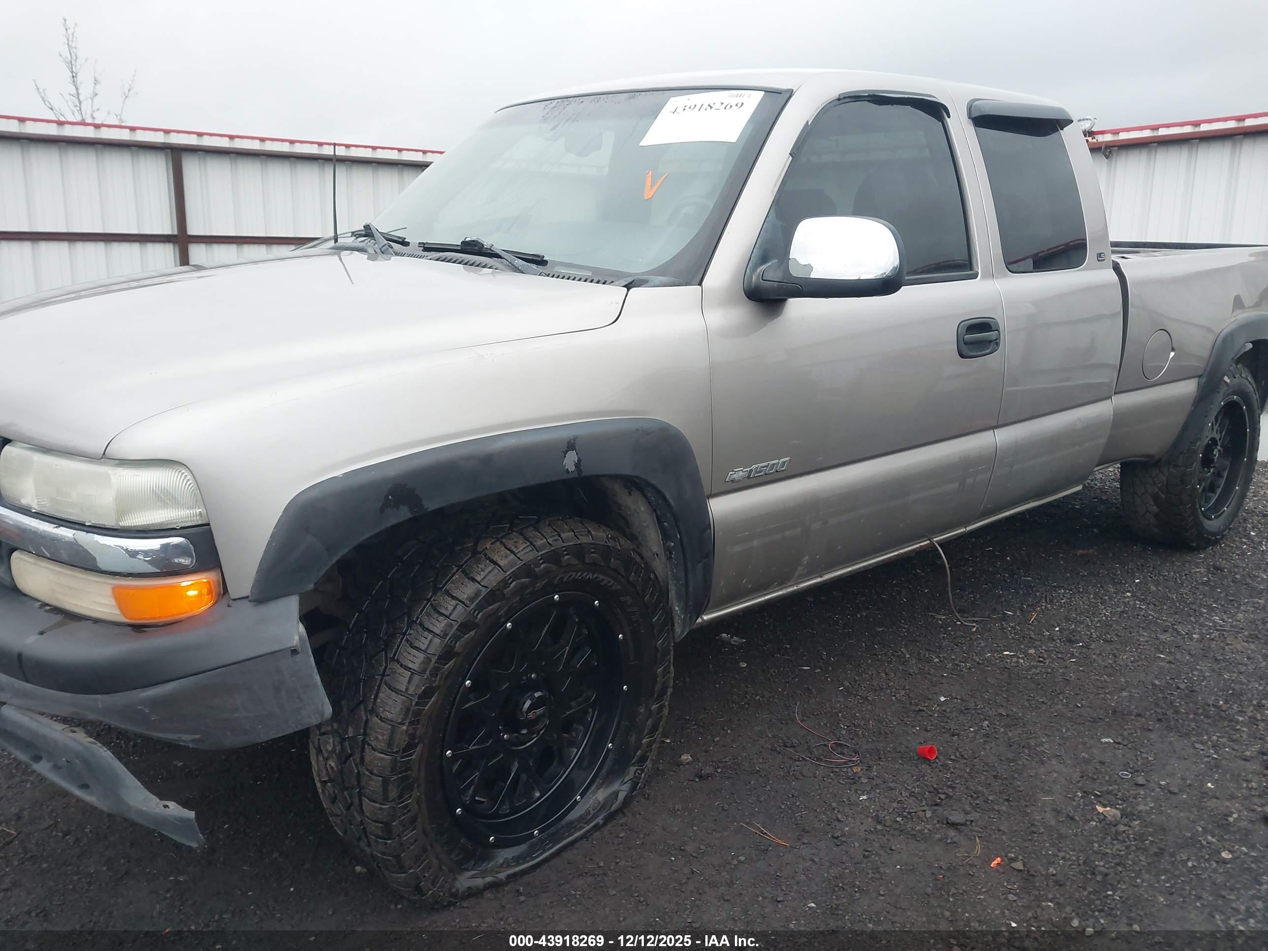 CHEVROLET SILVERADO image 6