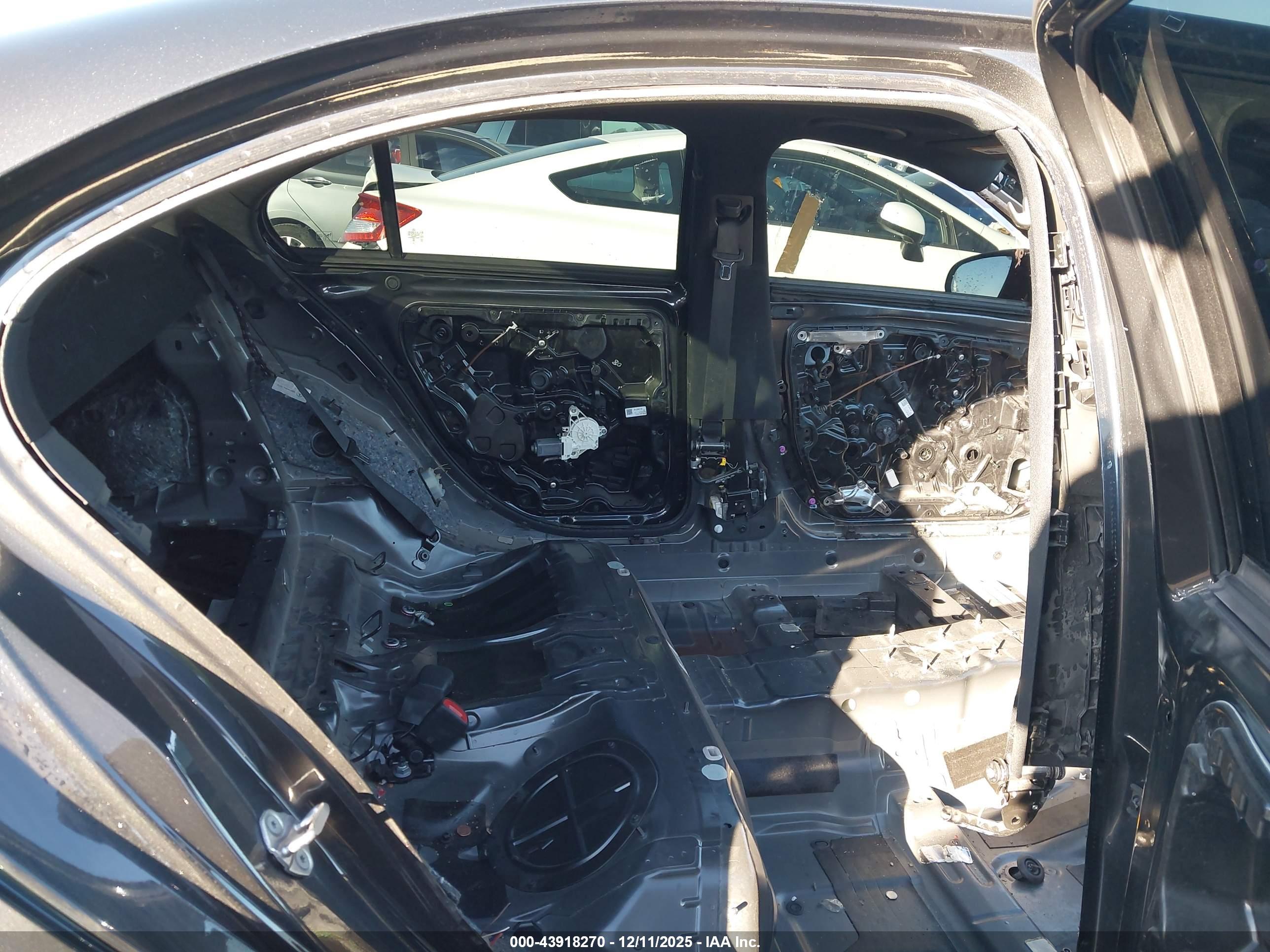 MERCEDES-BENZ C image 8