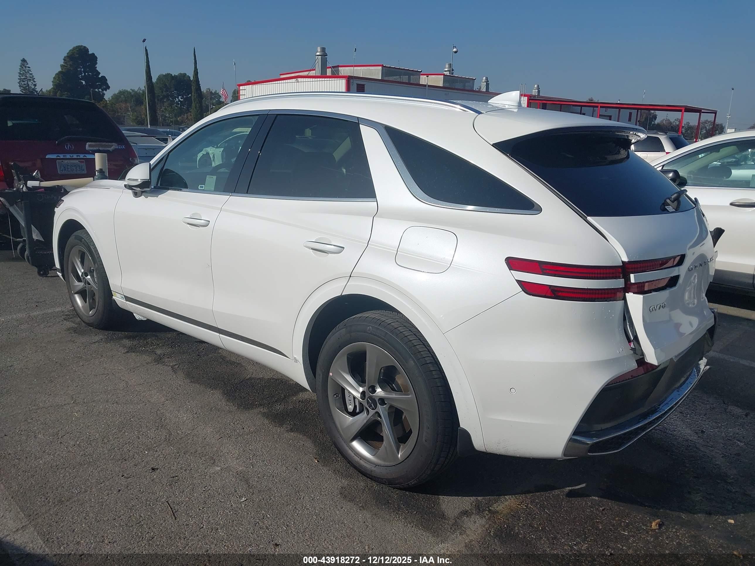 GENESIS GV70 image 3