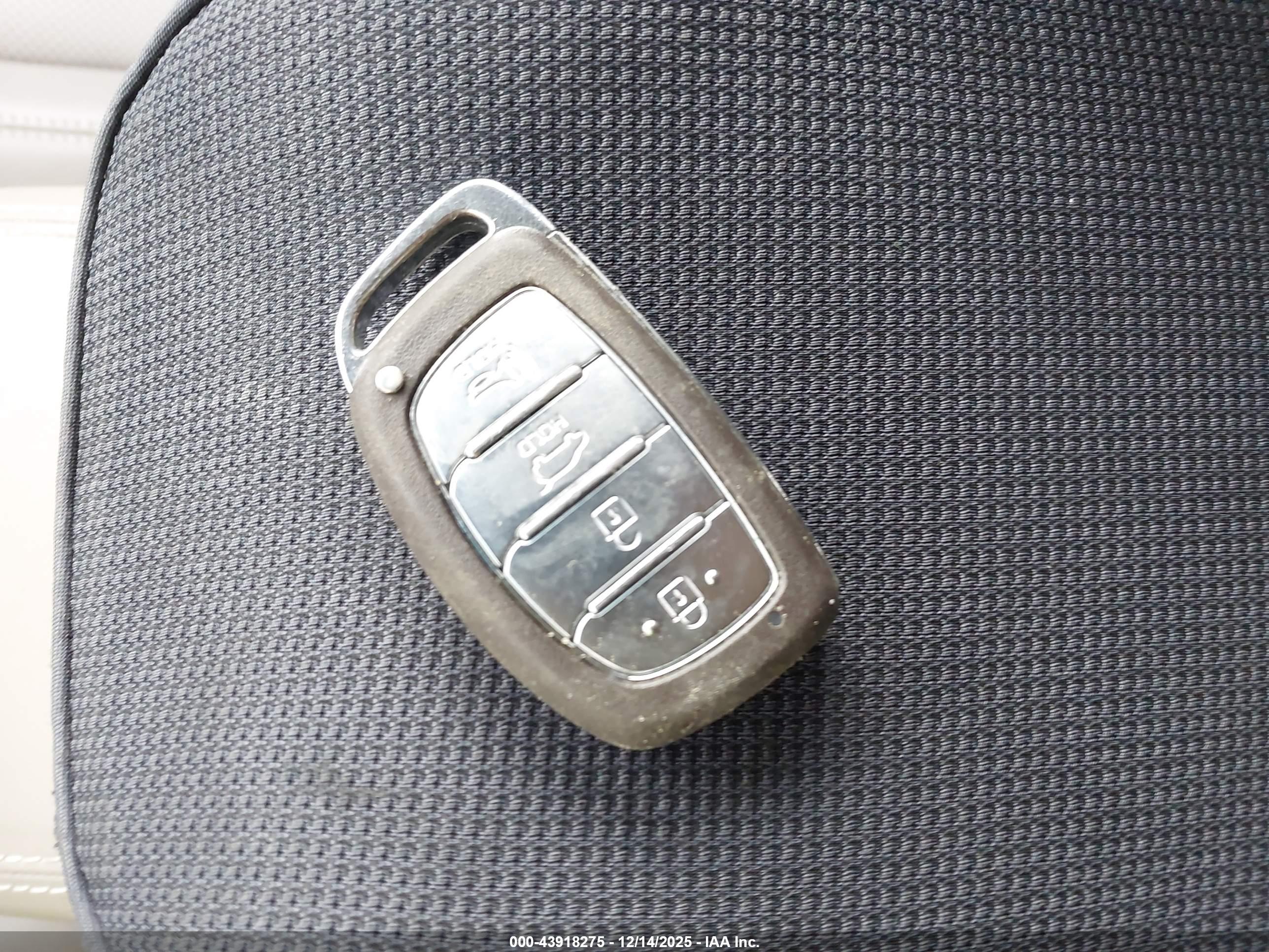 HYUNDAI TUCSON image 11
