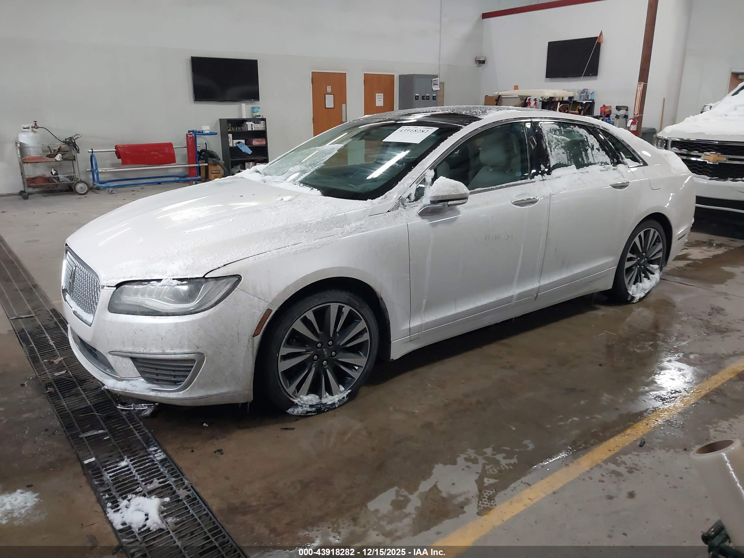 LINCOLN MKZ image 2