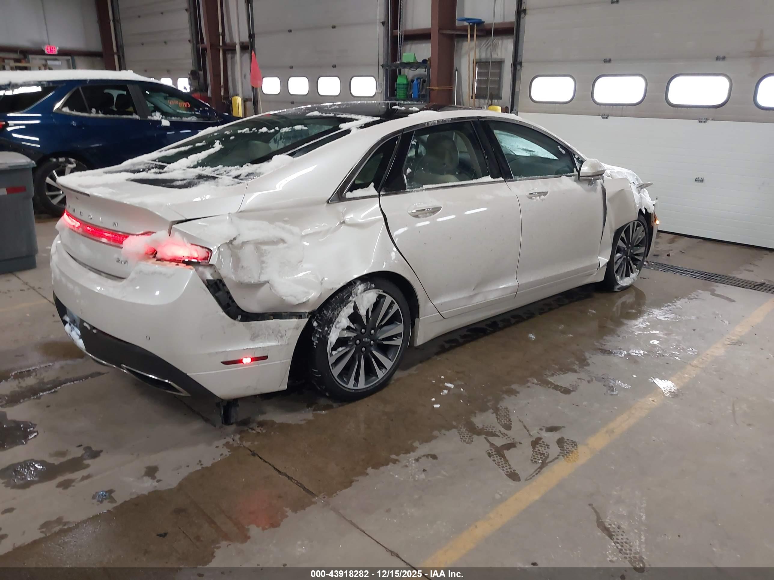 LINCOLN MKZ image 4