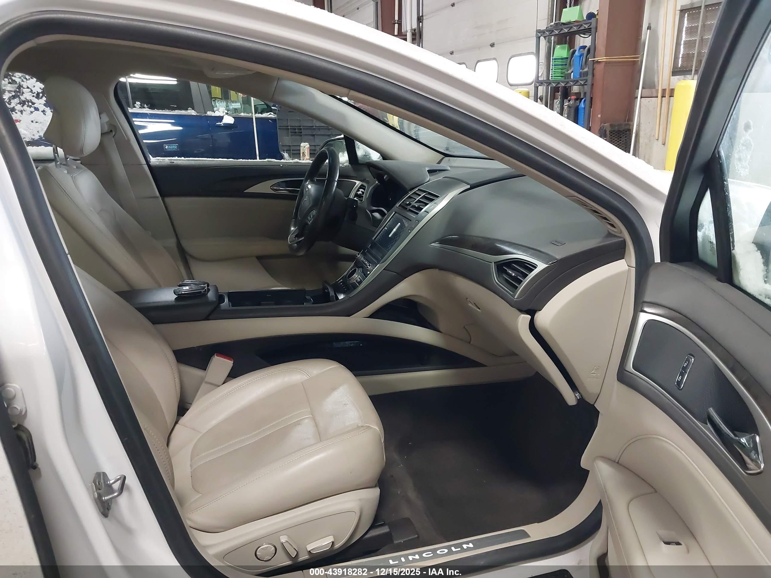 LINCOLN MKZ image 5