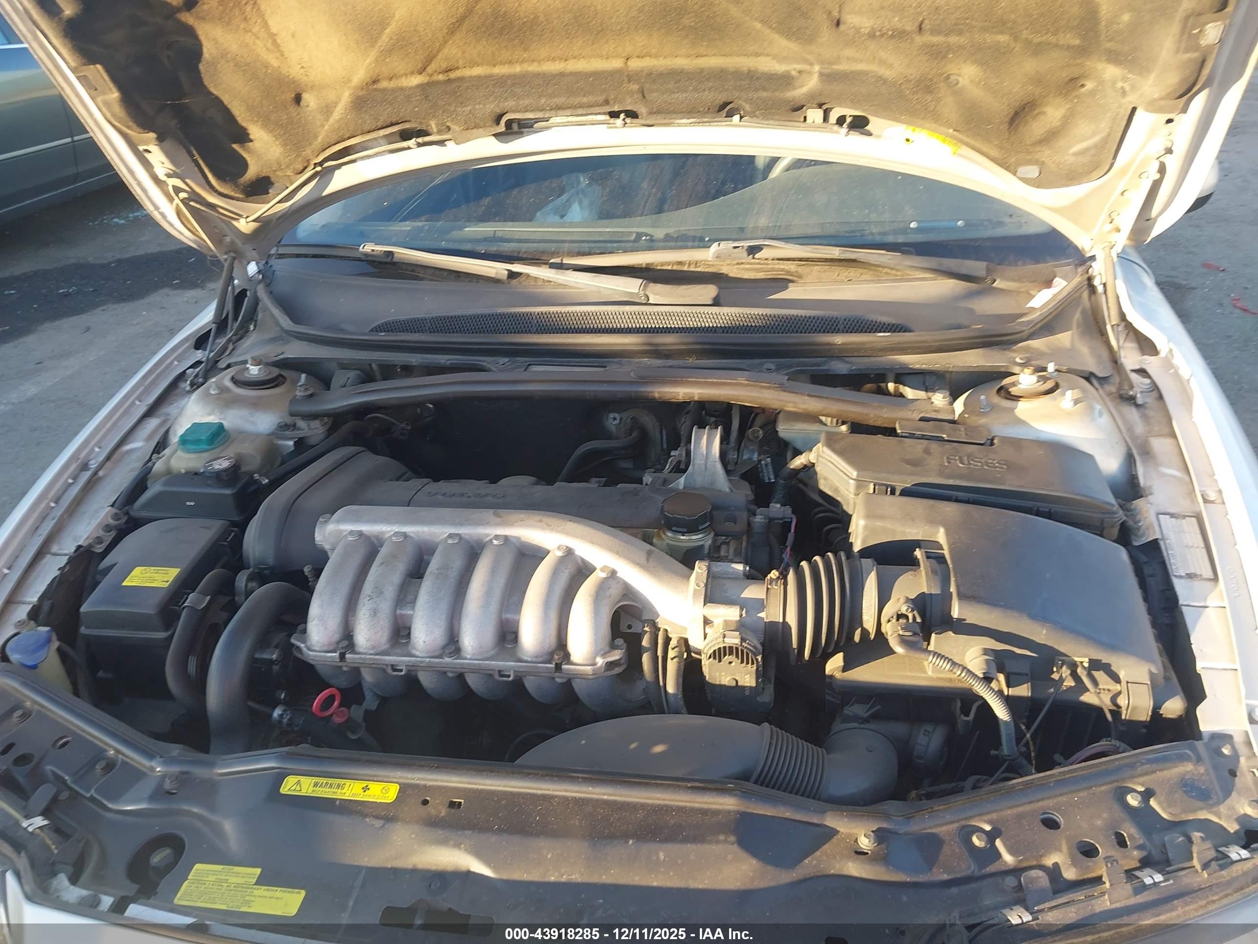 VOLVO S80 image 10