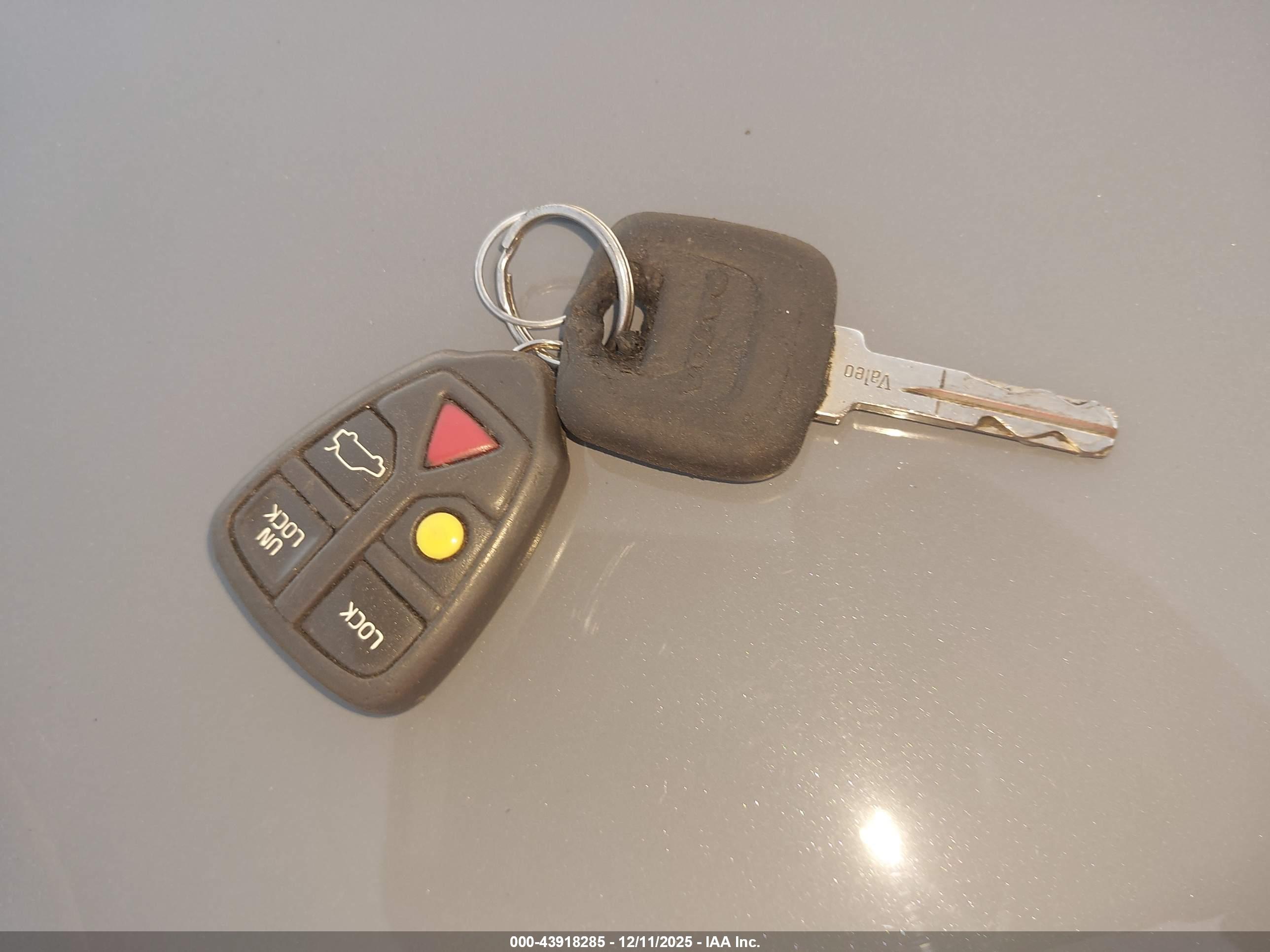 VOLVO S80 image 11