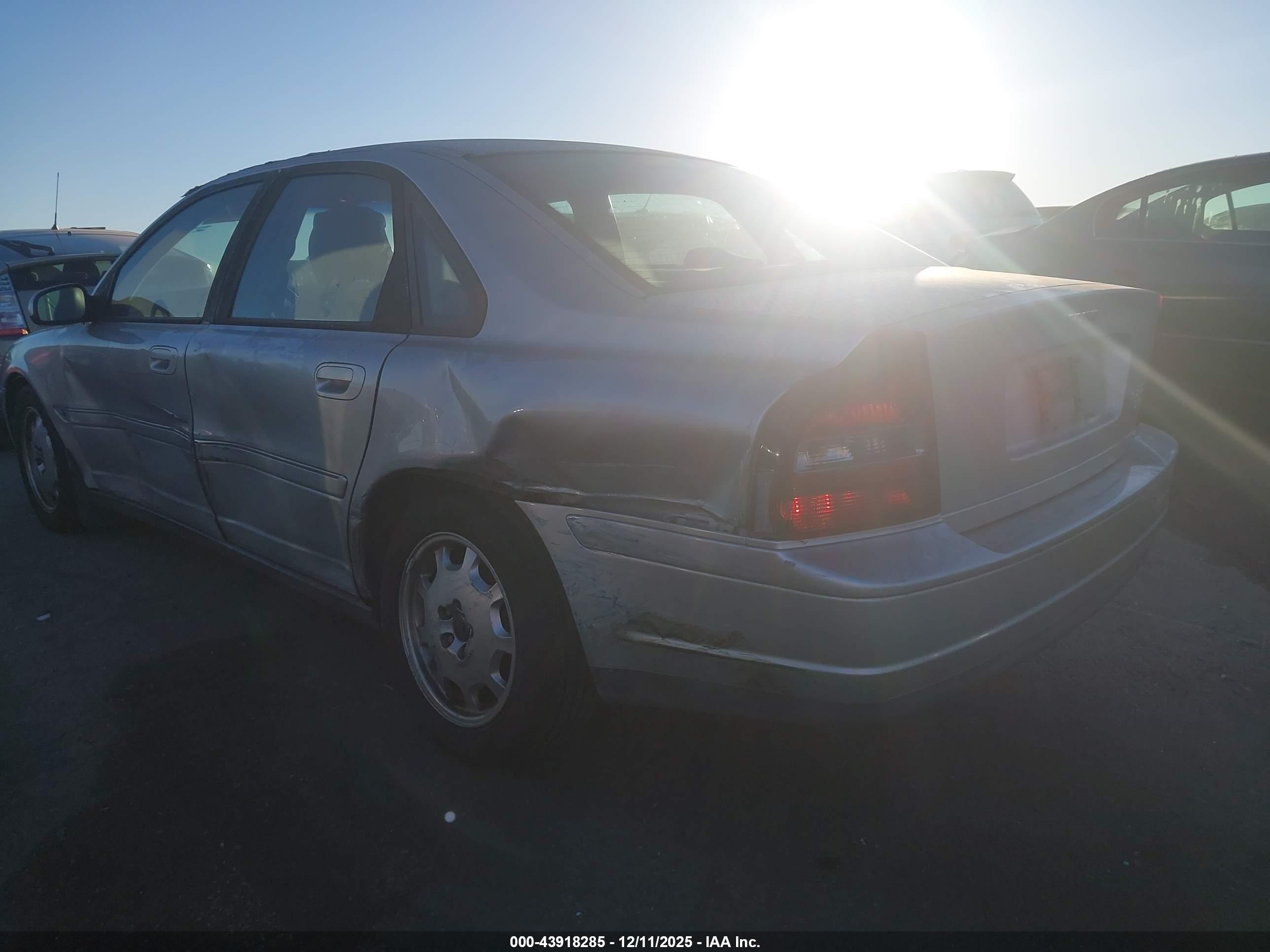 VOLVO S80 image 3