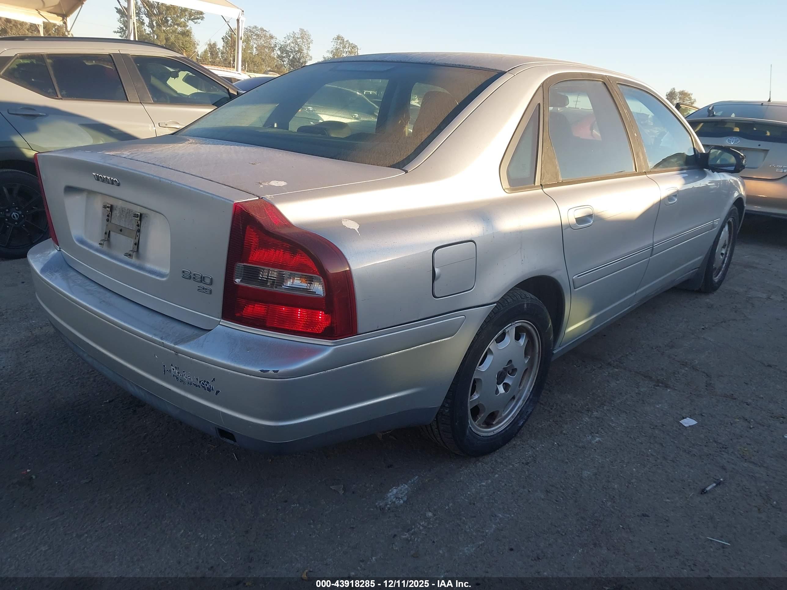 VOLVO S80 image 4
