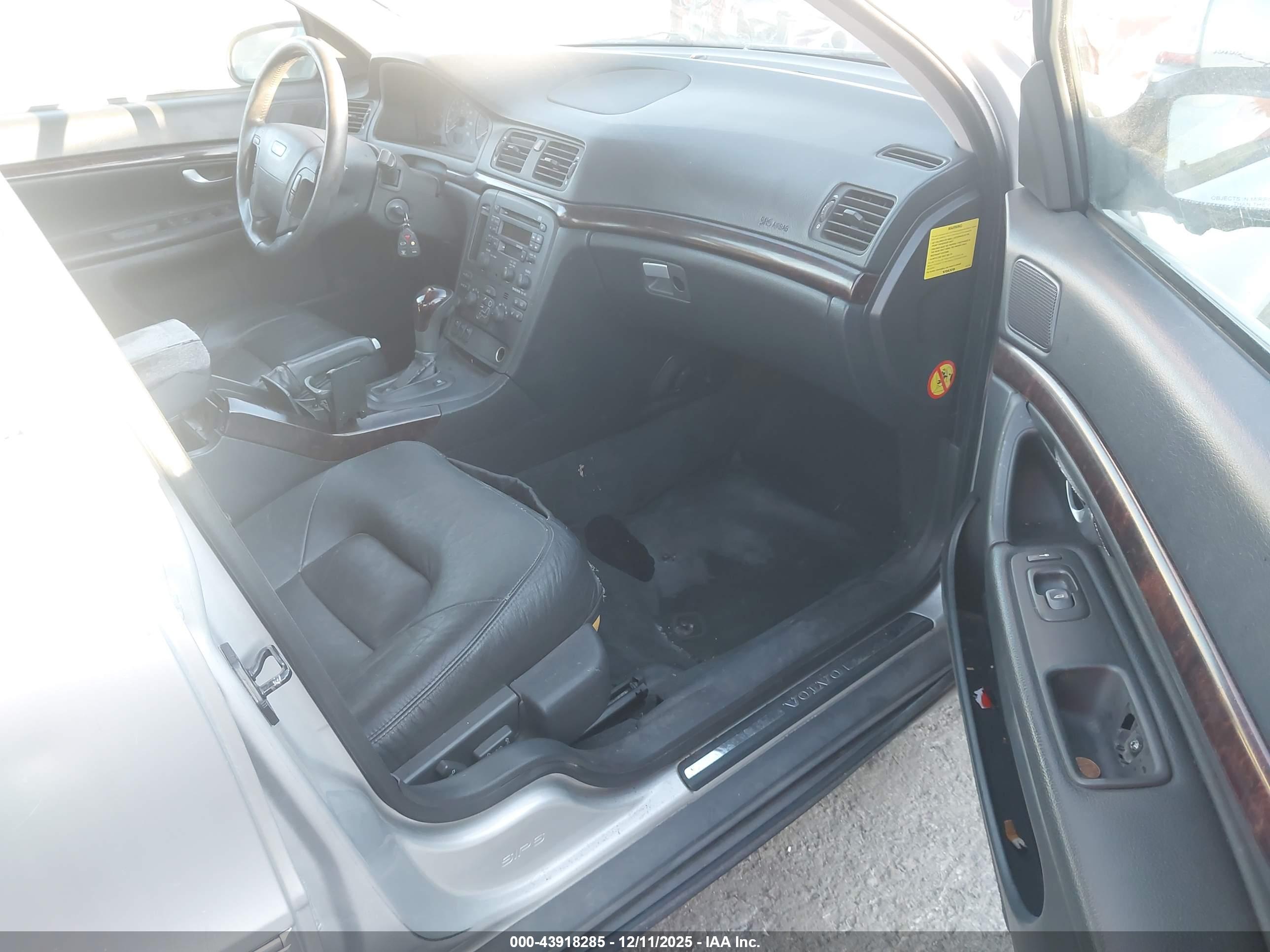 VOLVO S80 image 5