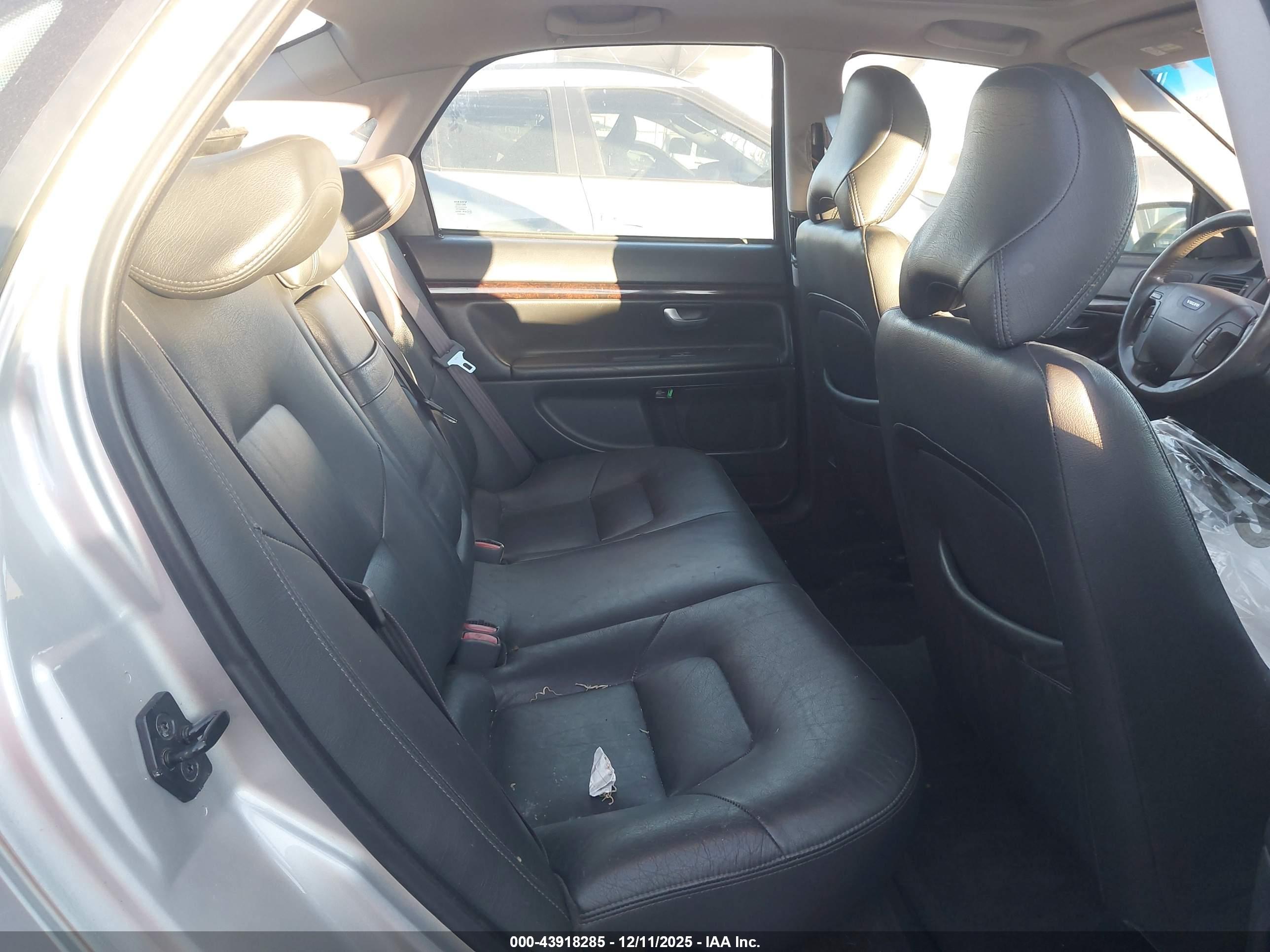 VOLVO S80 image 8