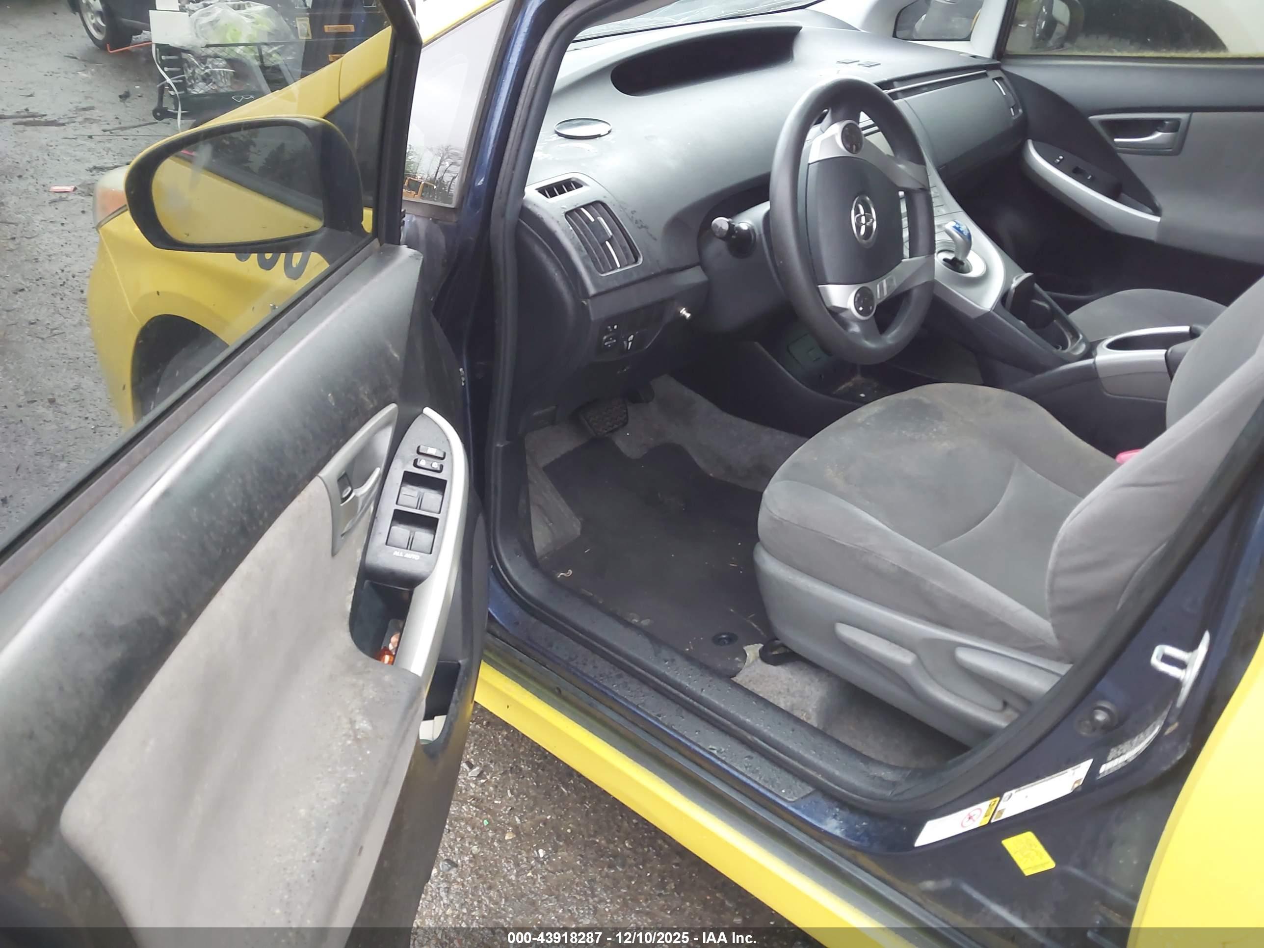 TOYOTA PRIUS image 5