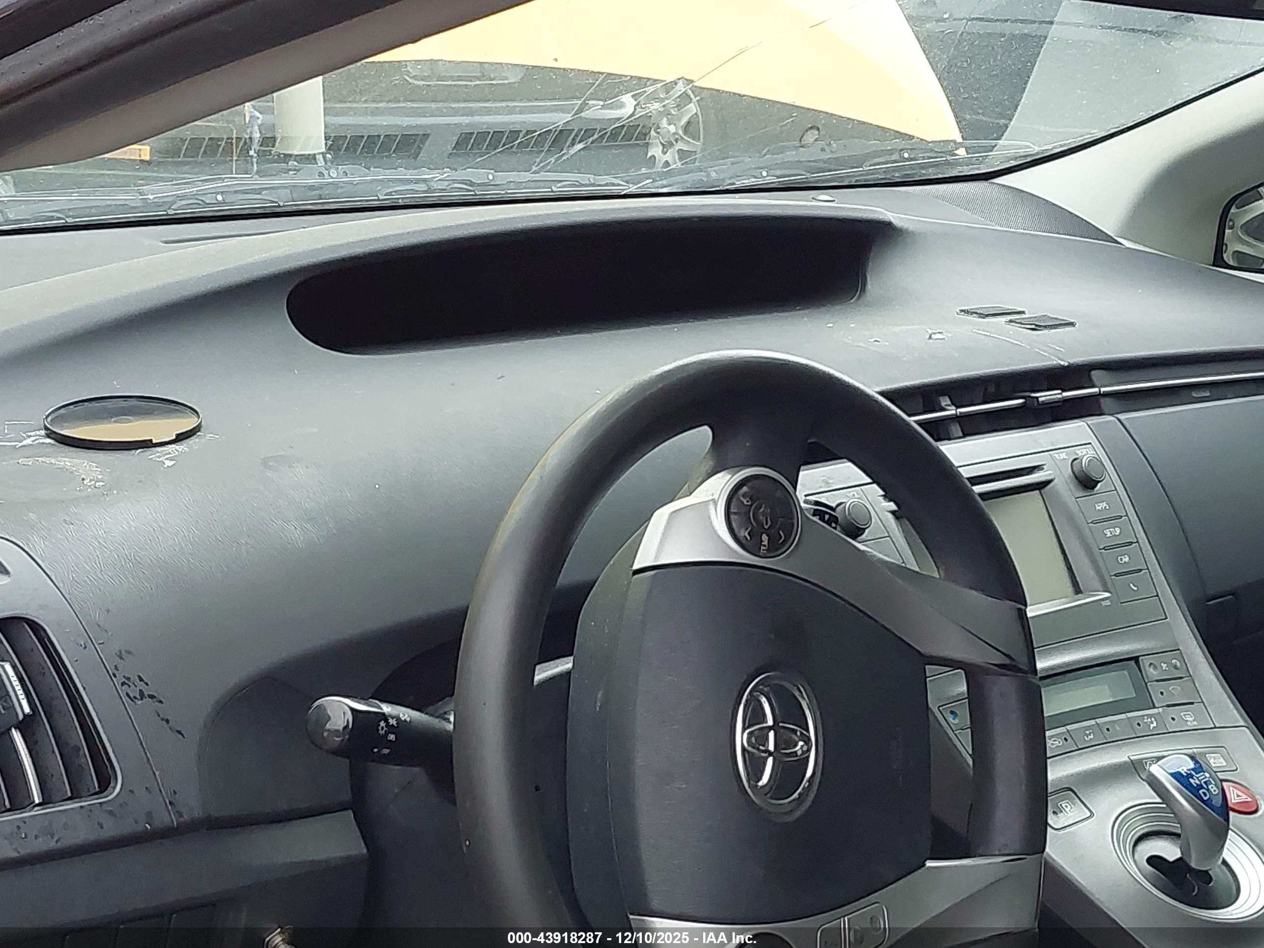TOYOTA PRIUS image 7